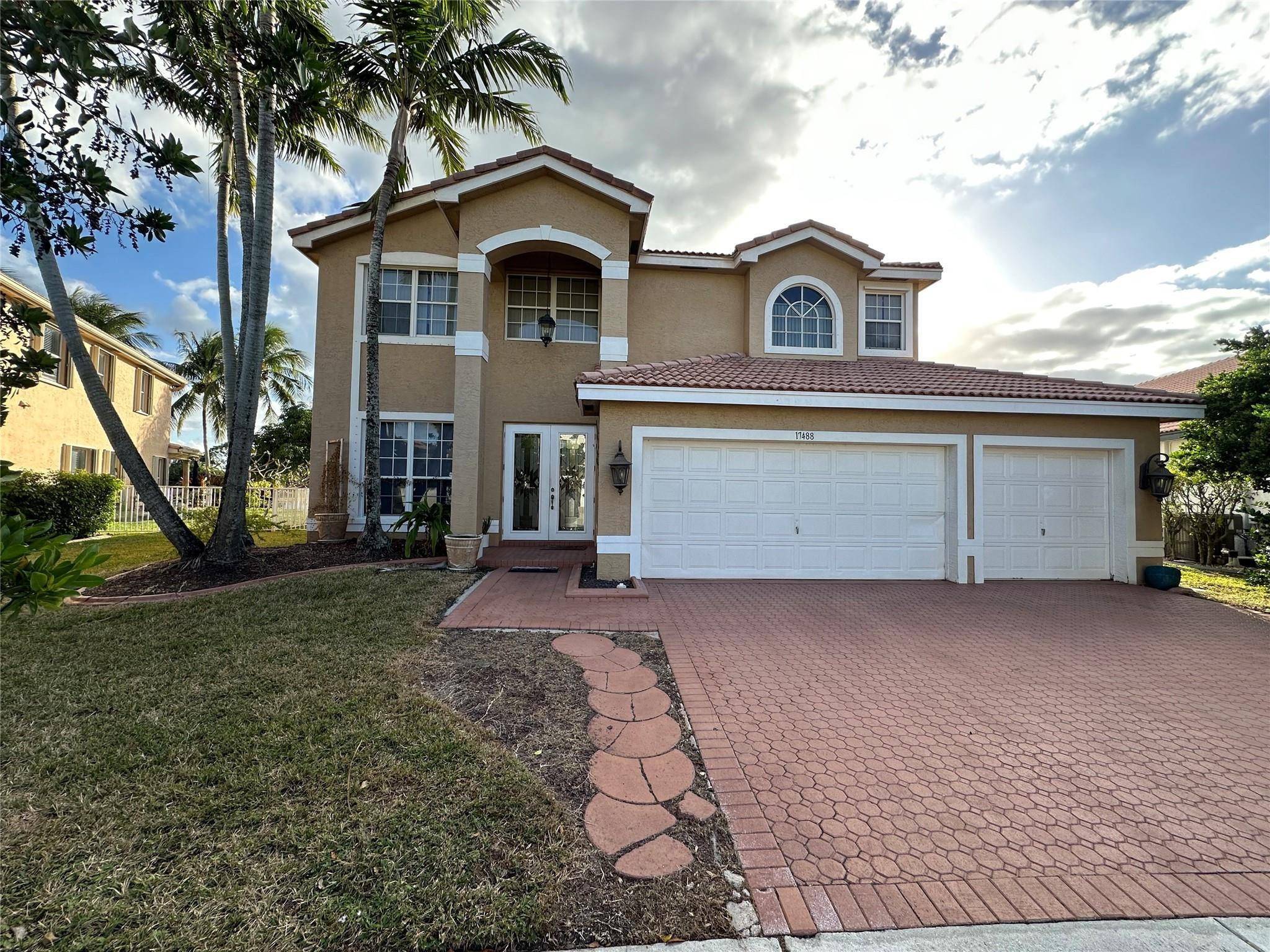 THE JEWEL OF SILVER LAKES. SILVER LAKES IS WHERE YOU WANT TO BE. THIS HOME BOASTS 3,500 SQUARE FEET, THREE CAR GARAGE, SWIMING POOL AND A BALCONY TO OVERLOOK THE LAKE. MAKE YOUSELF AT HOME WITH TILE FLOORS ON THE FIRST FLOOR AND CARPET ON THE SECOND FLOOR. ENJOY THE STAINLESS STEEL APPLIANCES AND CUSTOM KITCHEN. MAKE YOUR APPOINTMENT TODAY.