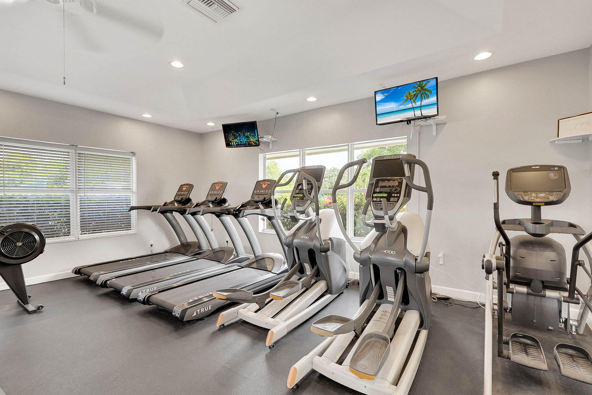 YACHT & COUNTRY CLUB OF STUART - Residential Lease