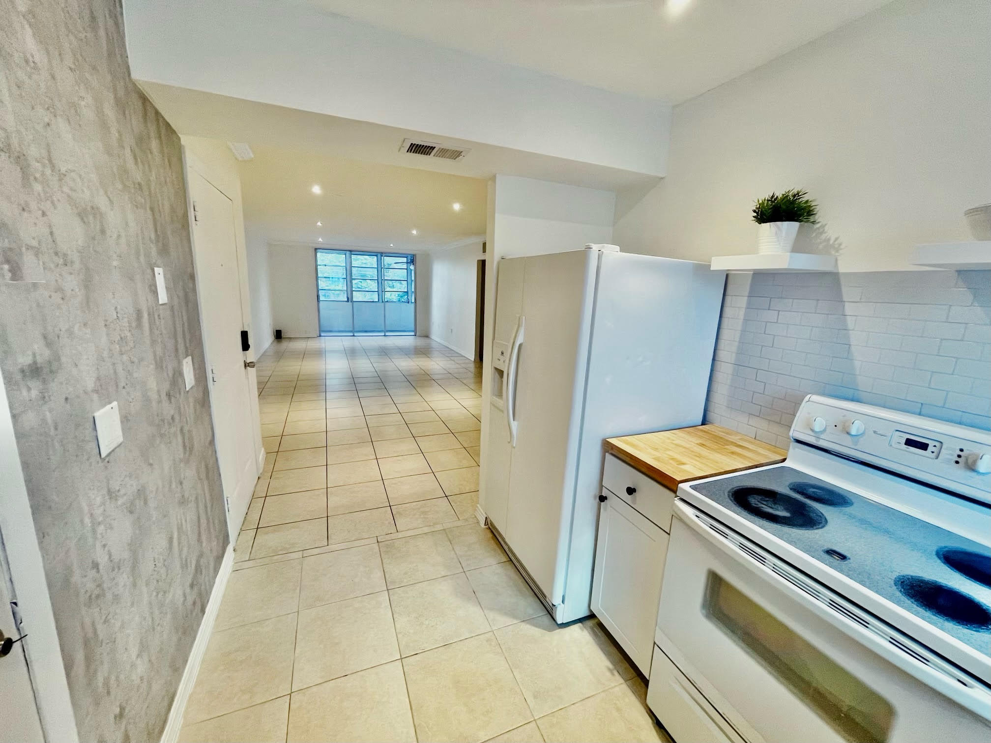 EL CASTELAY CONDO - Residential