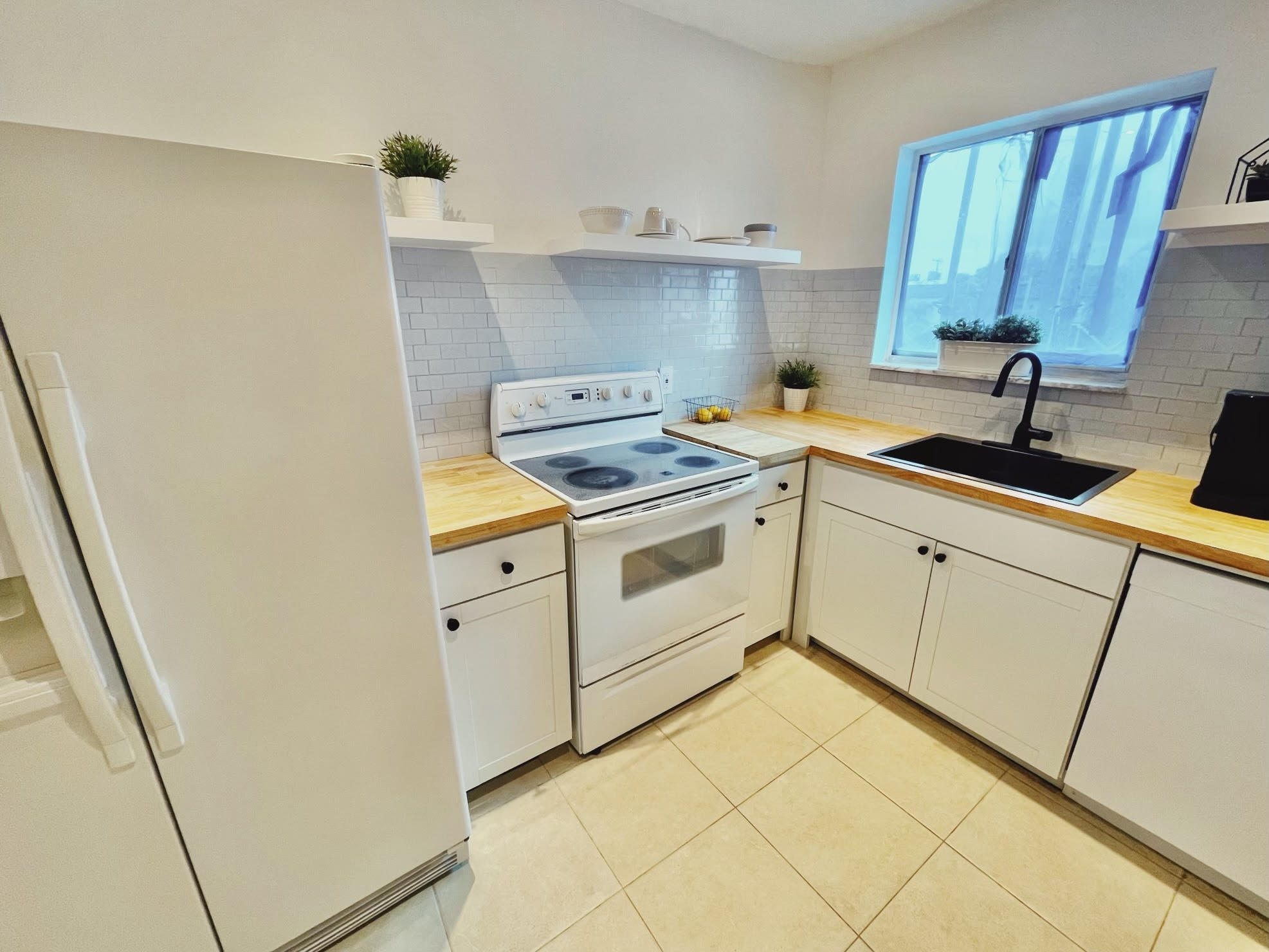 EL CASTELAY CONDO - Residential