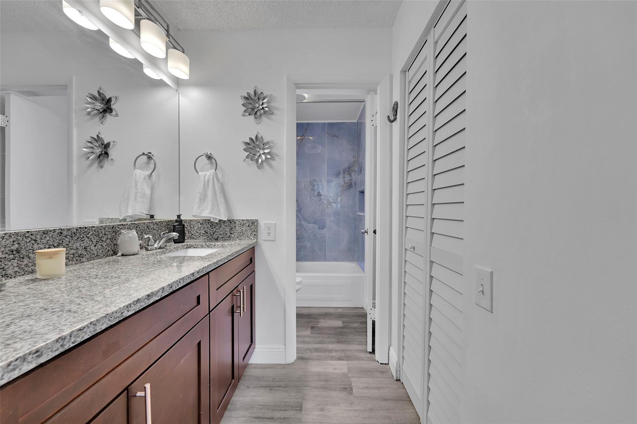 LIME BAY CONDOMINIUM 4 - Residential