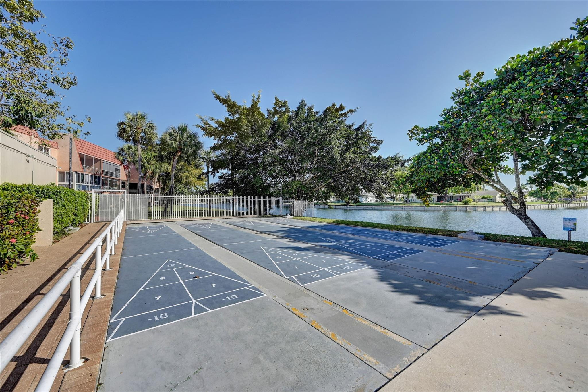 LIME BAY CONDOMINIUM 4 - Residential
