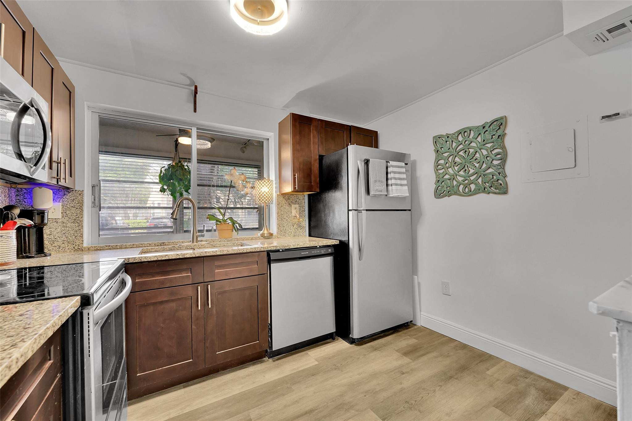 LIME BAY CONDOMINIUM 4 - Residential
