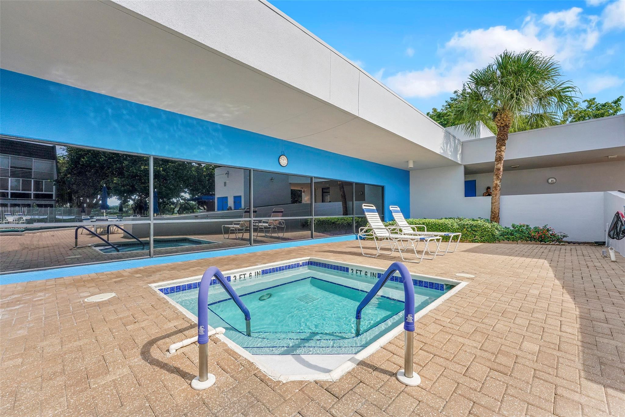 LIME BAY CONDOMINIUM 4 - Residential
