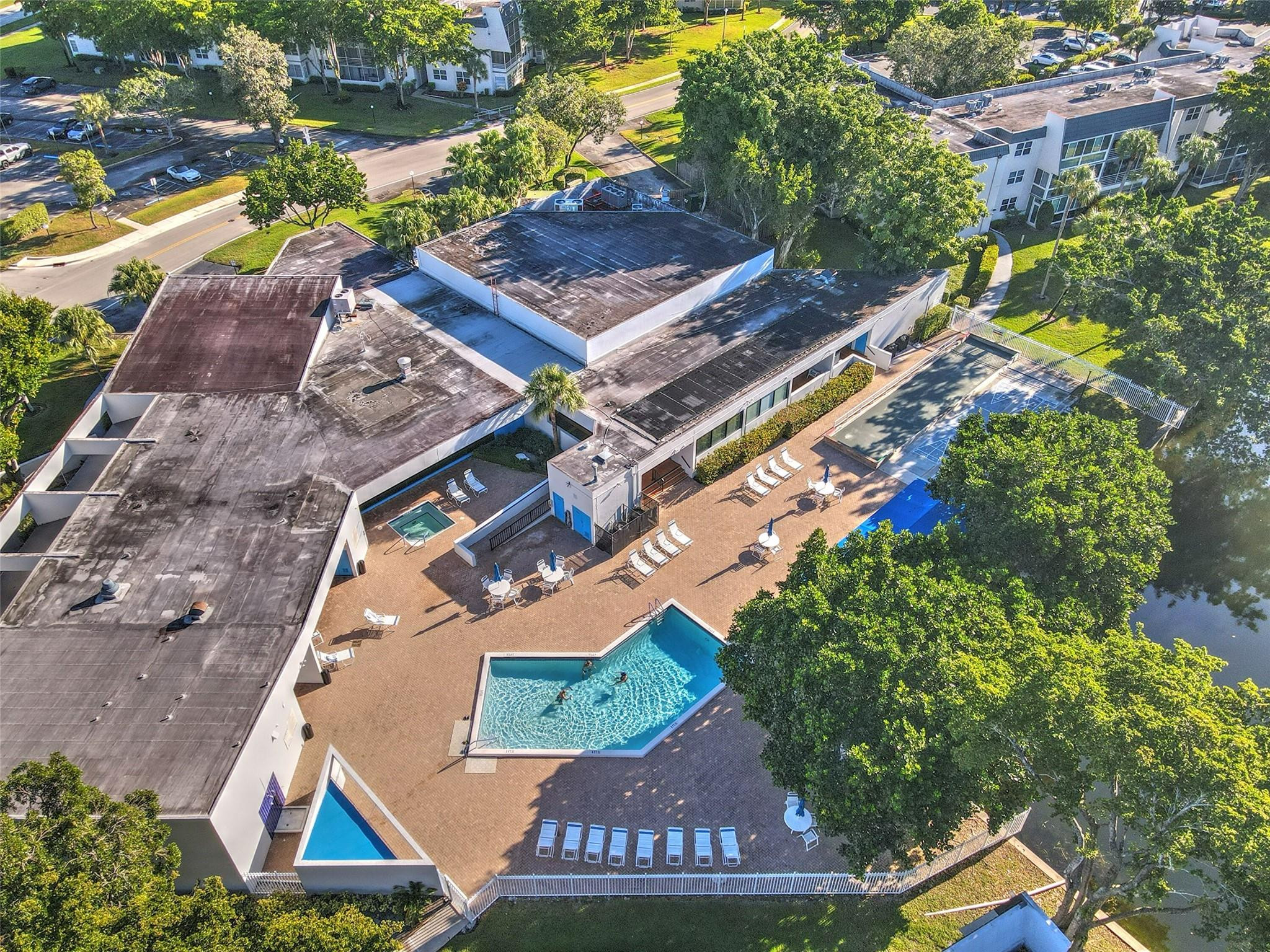 LIME BAY CONDOMINIUM 4 - Residential