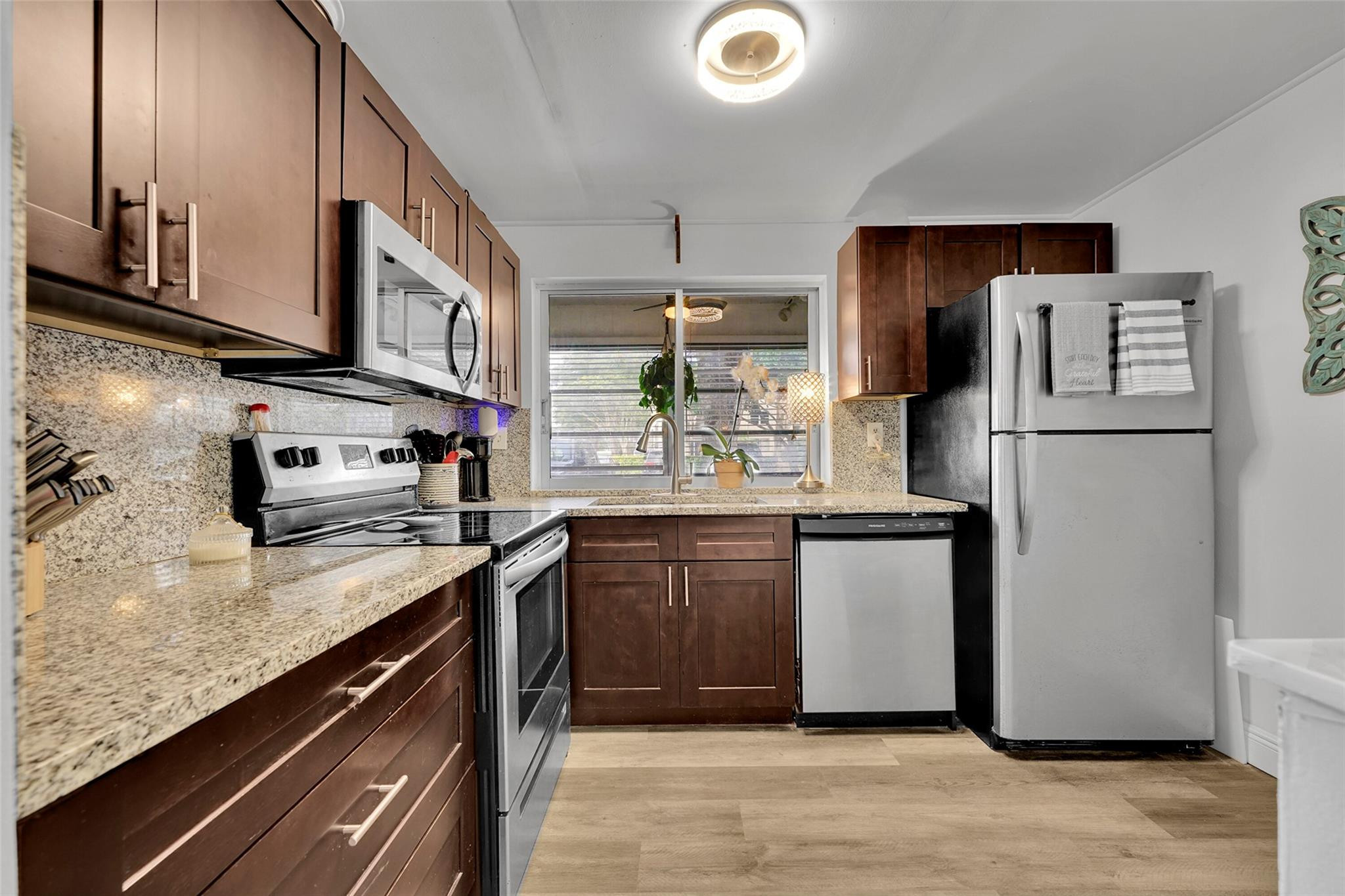 LIME BAY CONDOMINIUM 4 - Residential