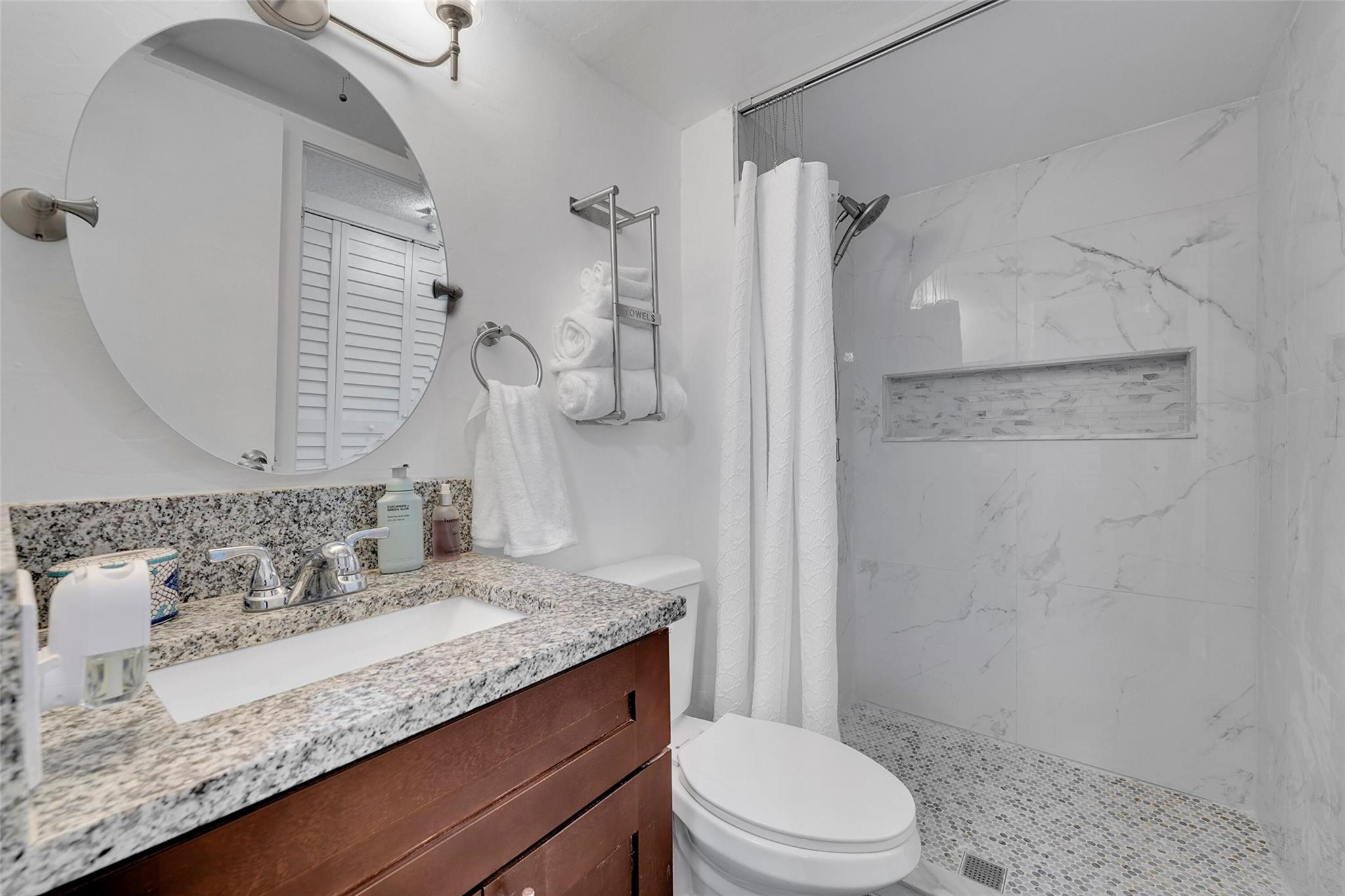 LIME BAY CONDOMINIUM 4 - Residential