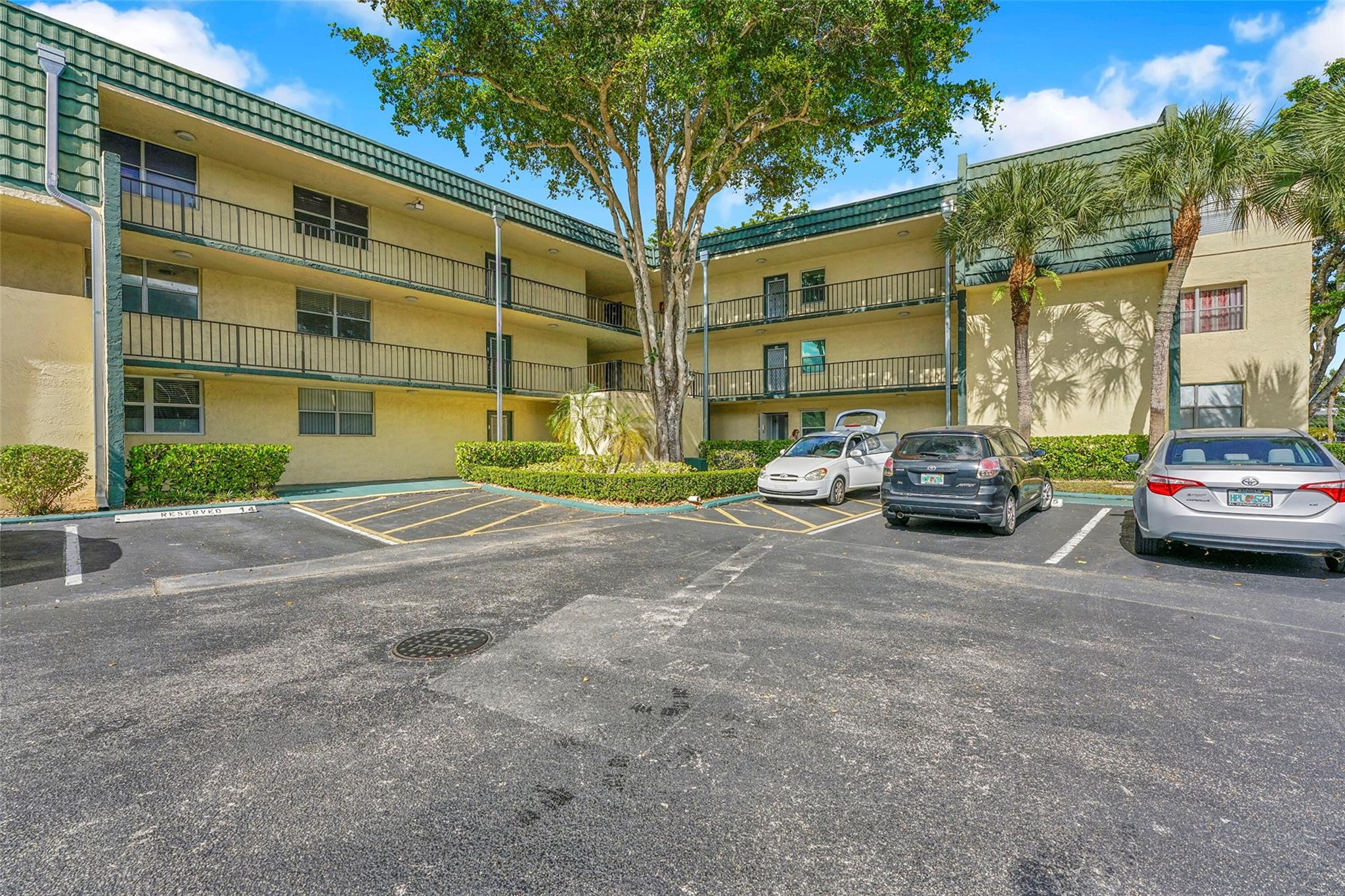 LIME BAY CONDOMINIUM 4 - Residential