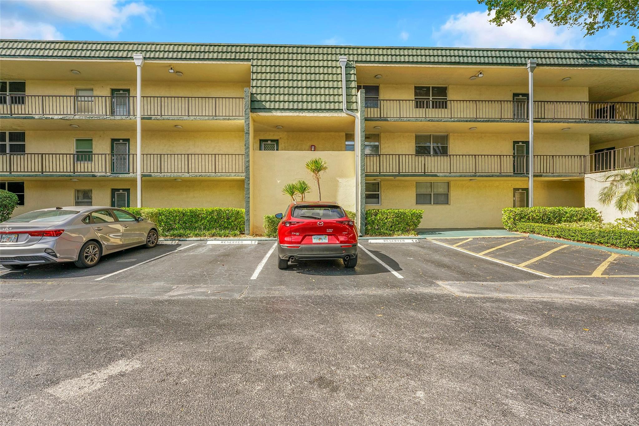 LIME BAY CONDOMINIUM 4 - Residential