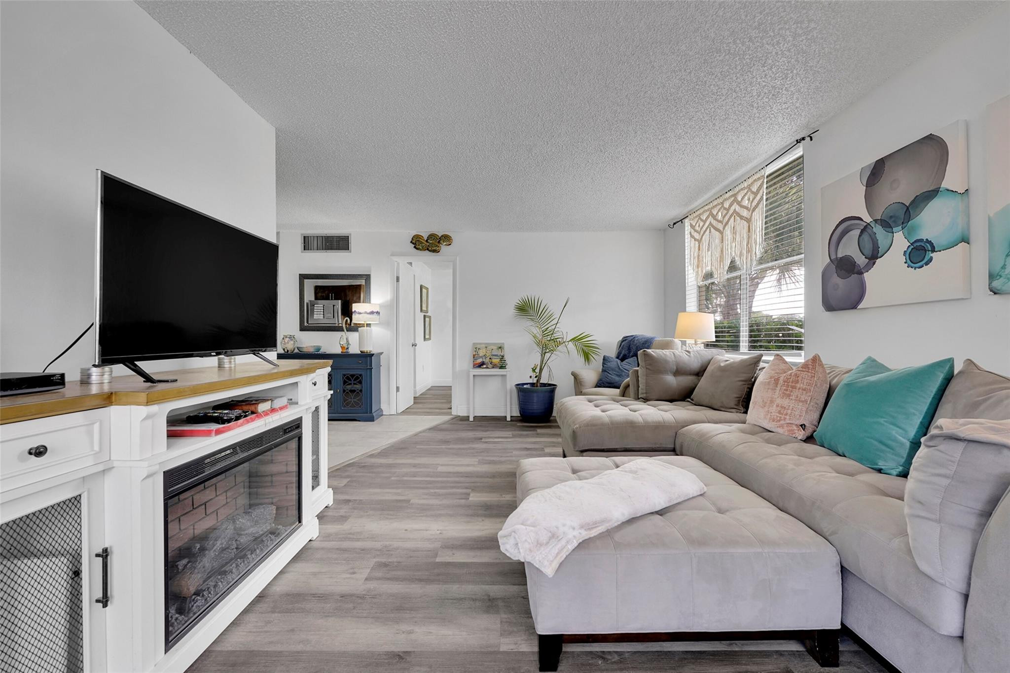 LIME BAY CONDOMINIUM 4 - Residential
