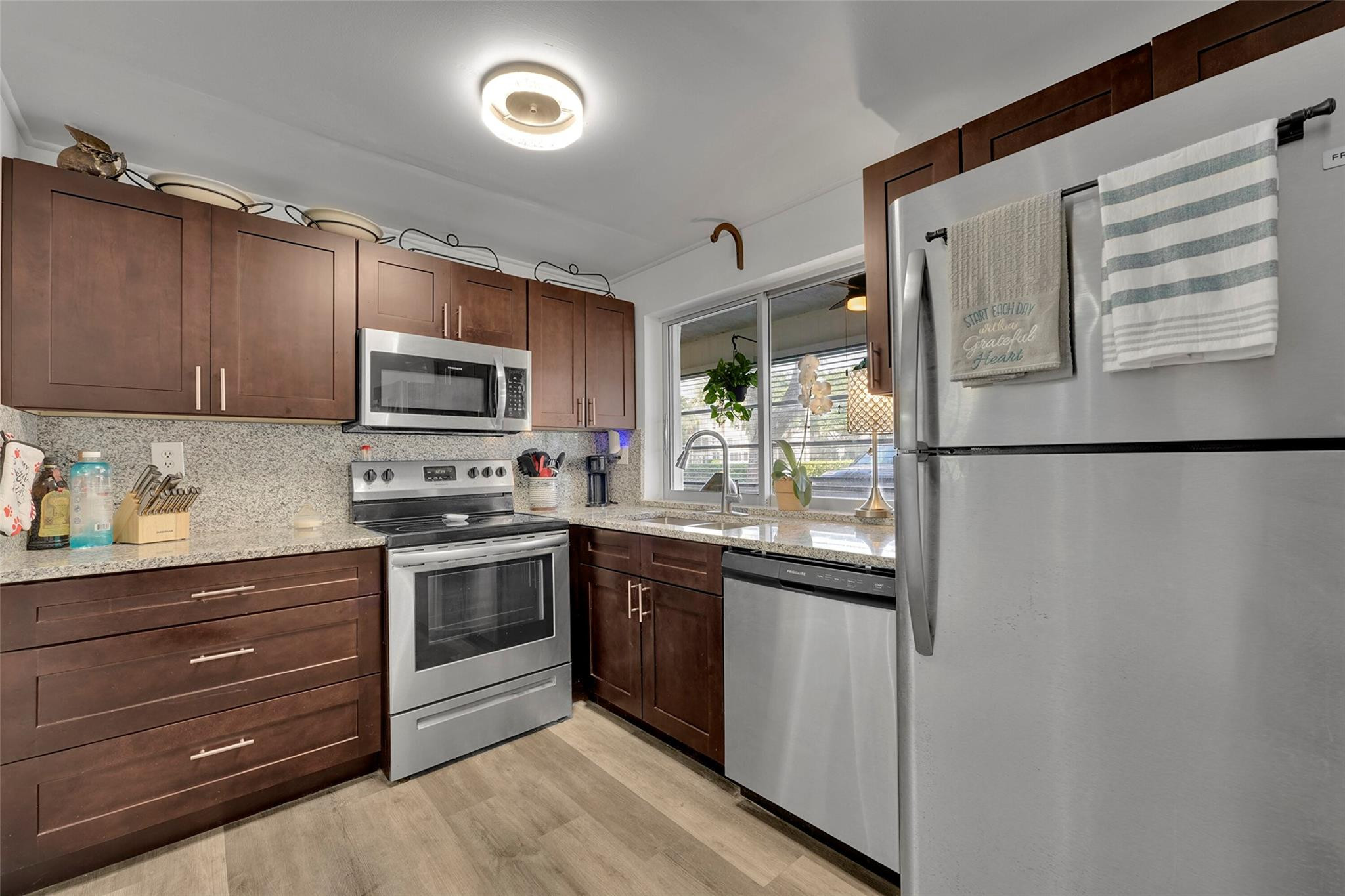 LIME BAY CONDOMINIUM 4 - Residential
