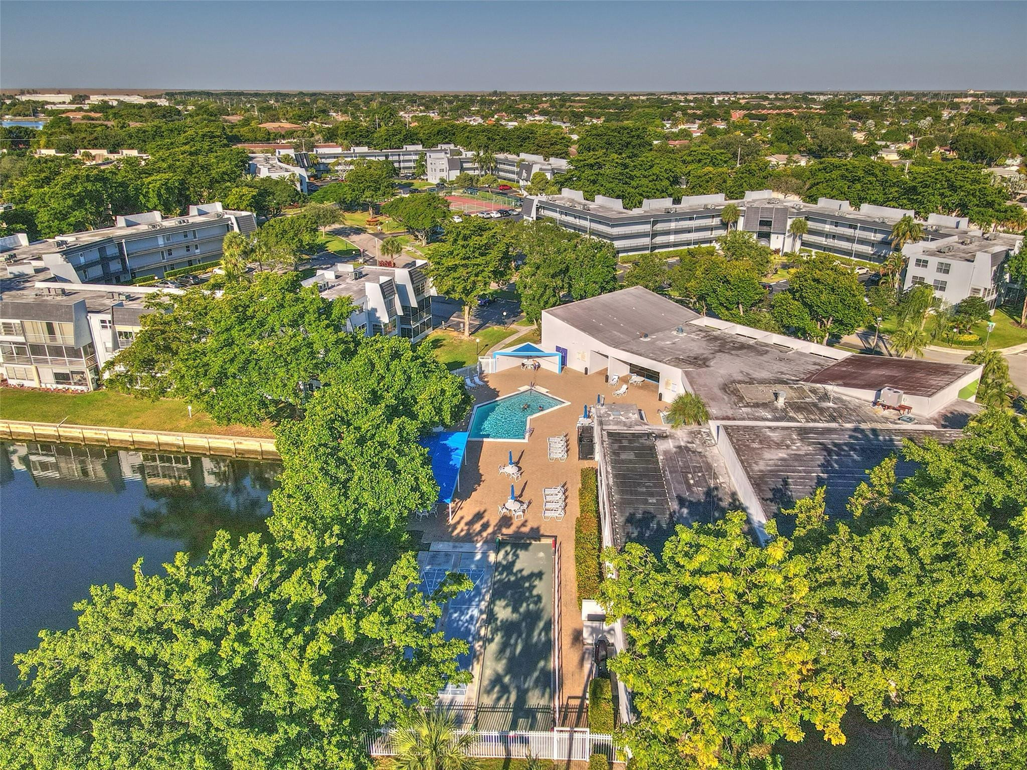 LIME BAY CONDOMINIUM 4 - Residential