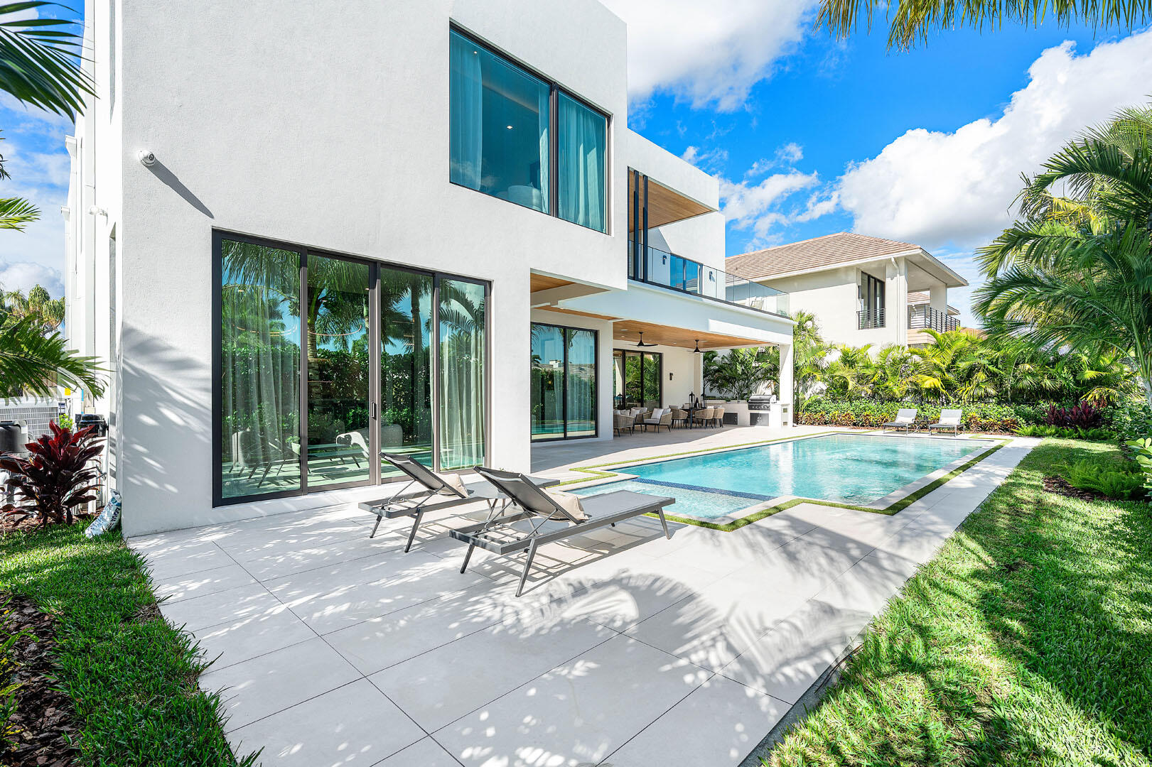 ROYAL PALM YACHT & COUNTRY CLUB - Residential