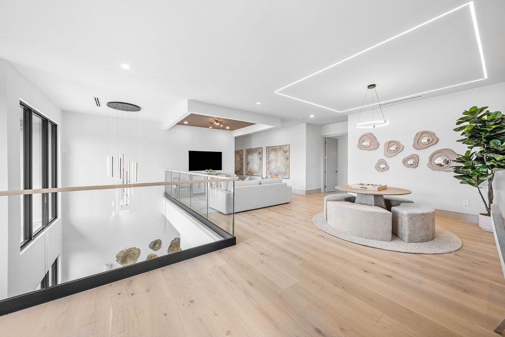 ROYAL PALM YACHT & COUNTRY CLUB - Residential