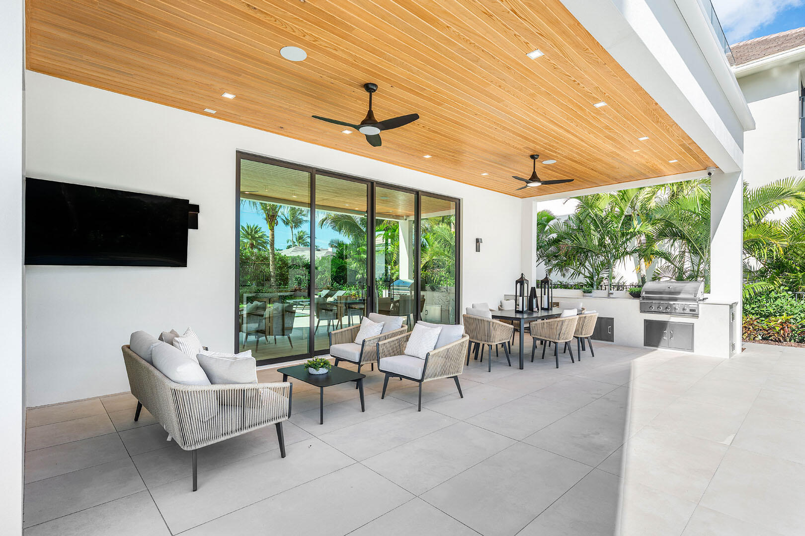 ROYAL PALM YACHT & COUNTRY CLUB - Residential