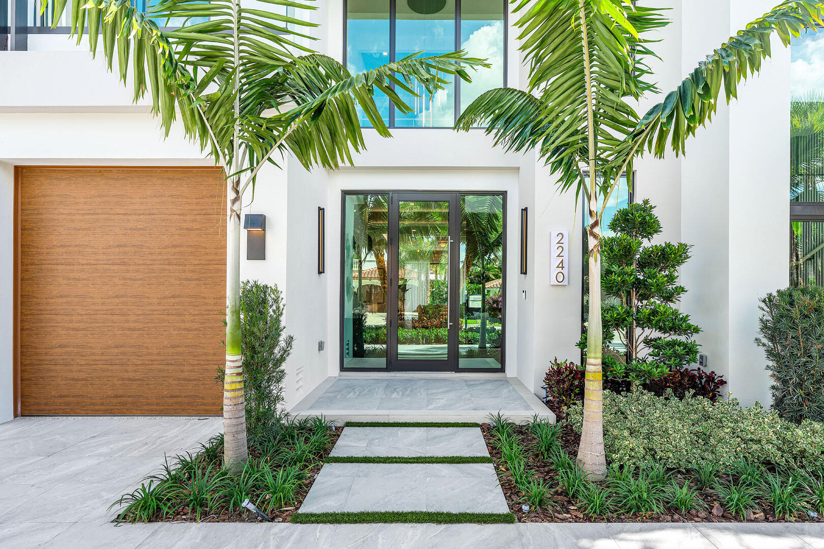 ROYAL PALM YACHT & COUNTRY CLUB - Residential