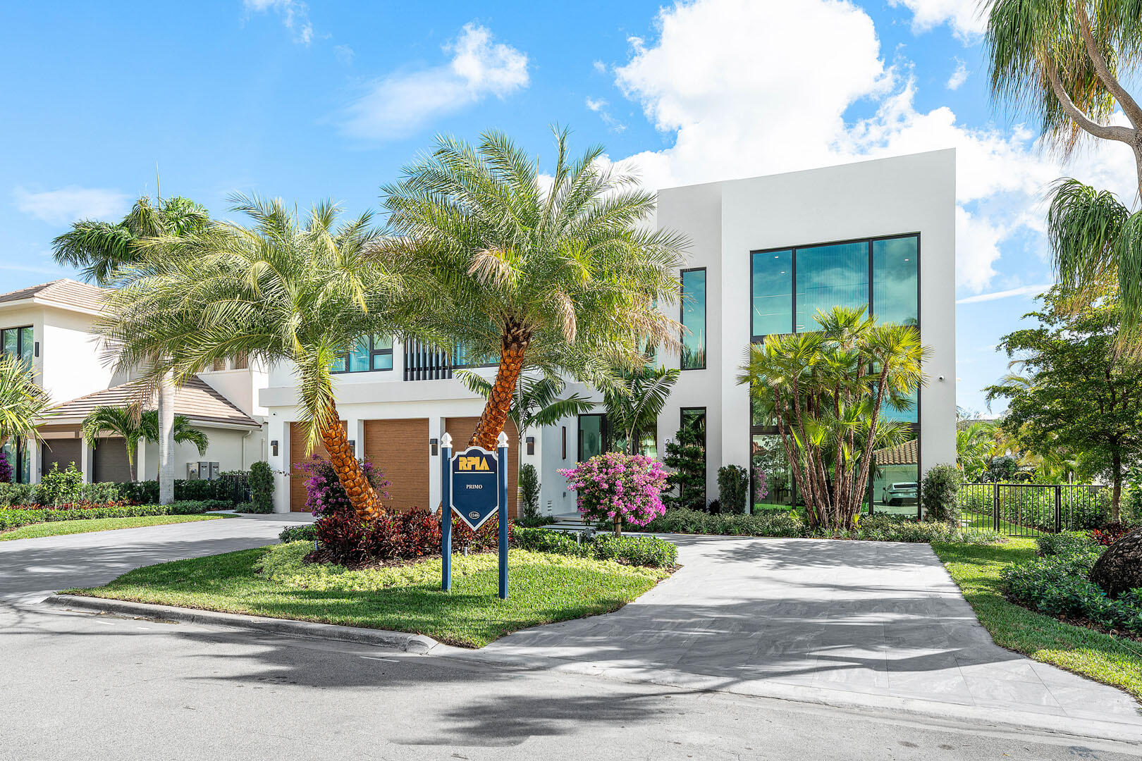 ROYAL PALM YACHT & COUNTRY CLUB - Residential