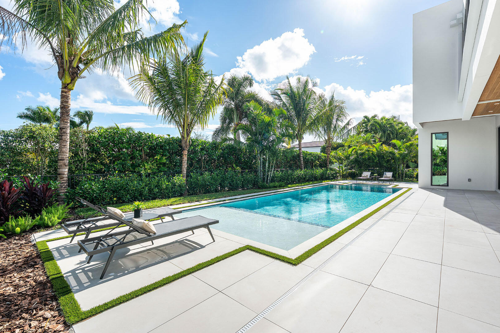 ROYAL PALM YACHT & COUNTRY CLUB - Residential