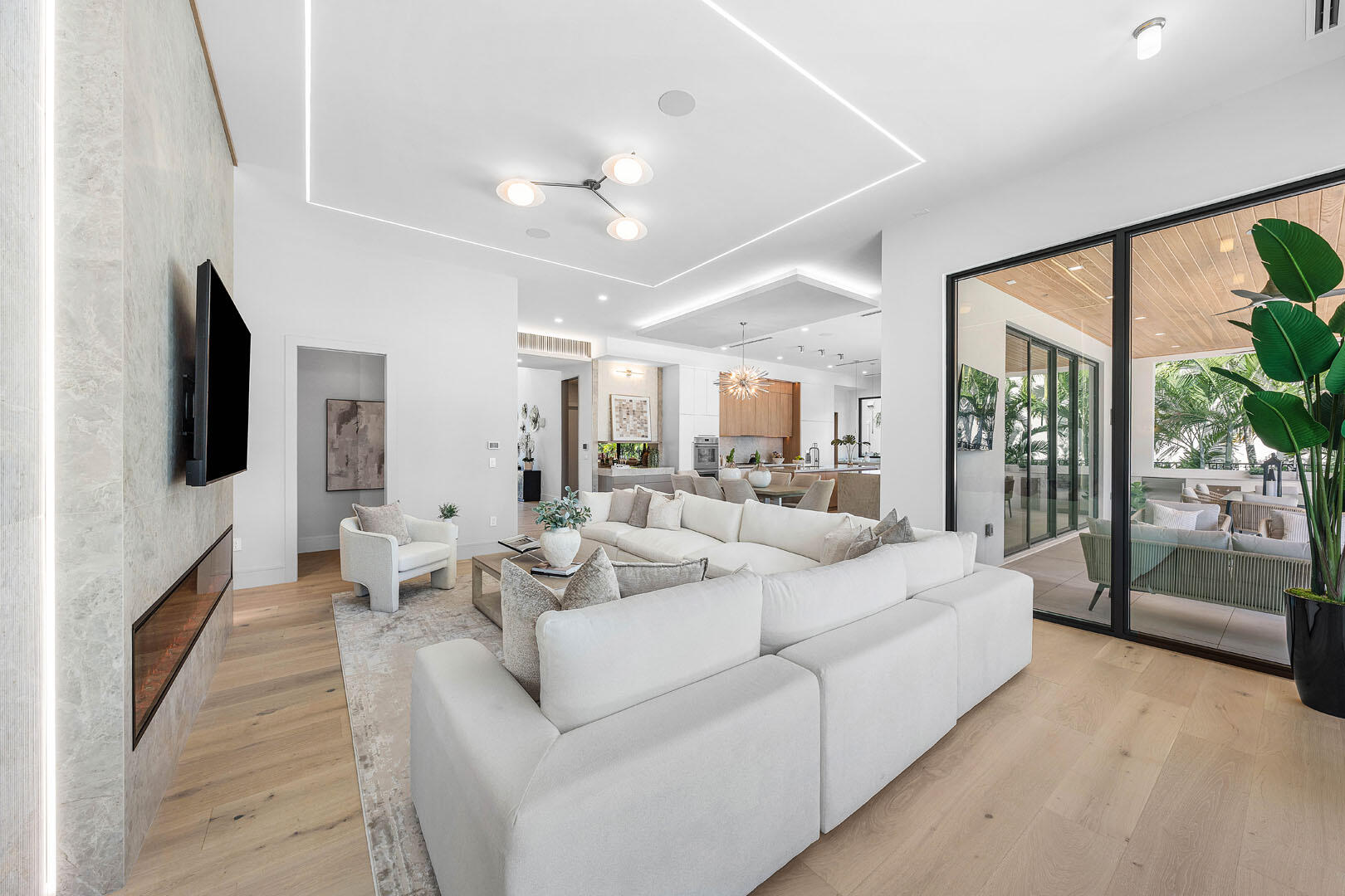 ROYAL PALM YACHT & COUNTRY CLUB - Residential
