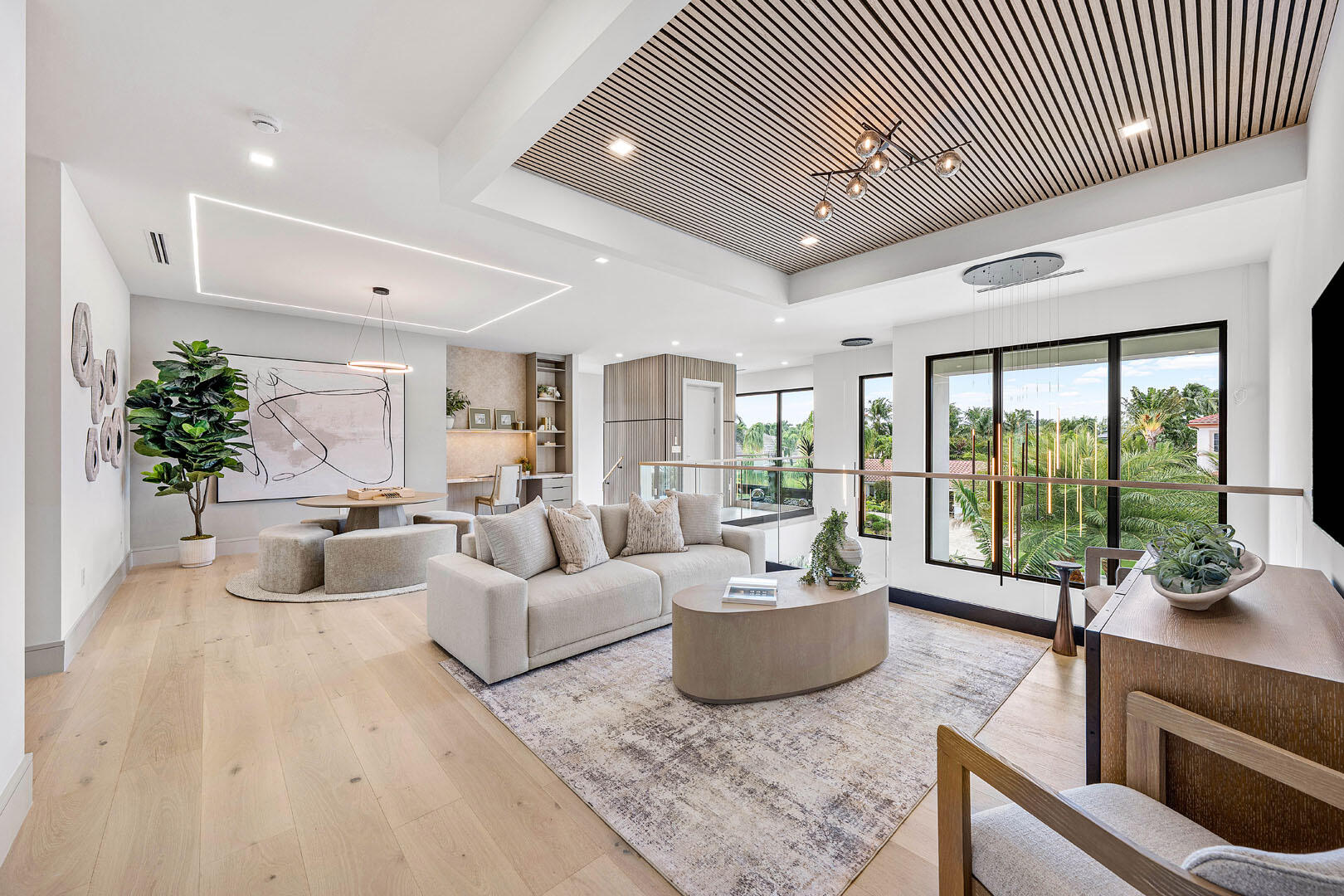 ROYAL PALM YACHT & COUNTRY CLUB - Residential