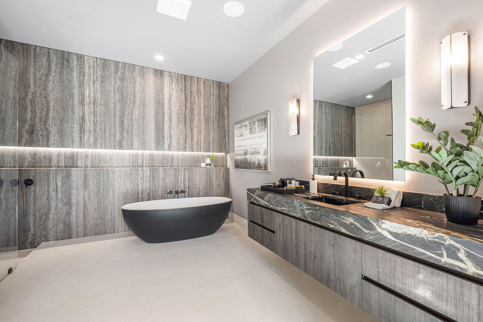 ROYAL PALM YACHT & COUNTRY CLUB - Residential
