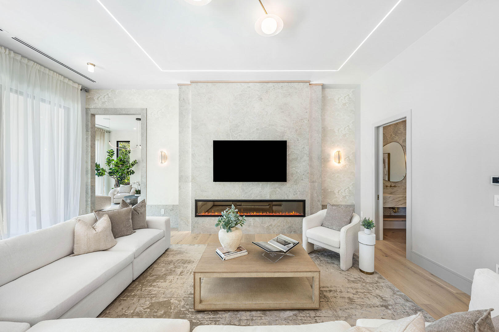 ROYAL PALM YACHT & COUNTRY CLUB - Residential