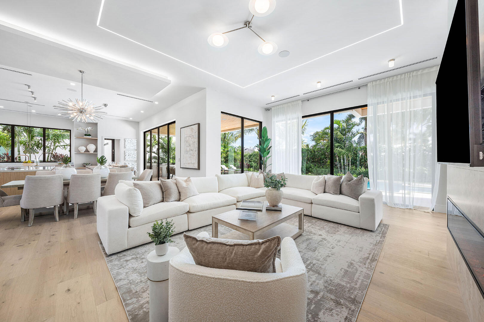 ROYAL PALM YACHT & COUNTRY CLUB - Residential