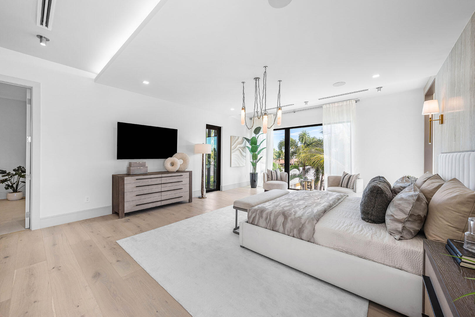 ROYAL PALM YACHT & COUNTRY CLUB - Residential
