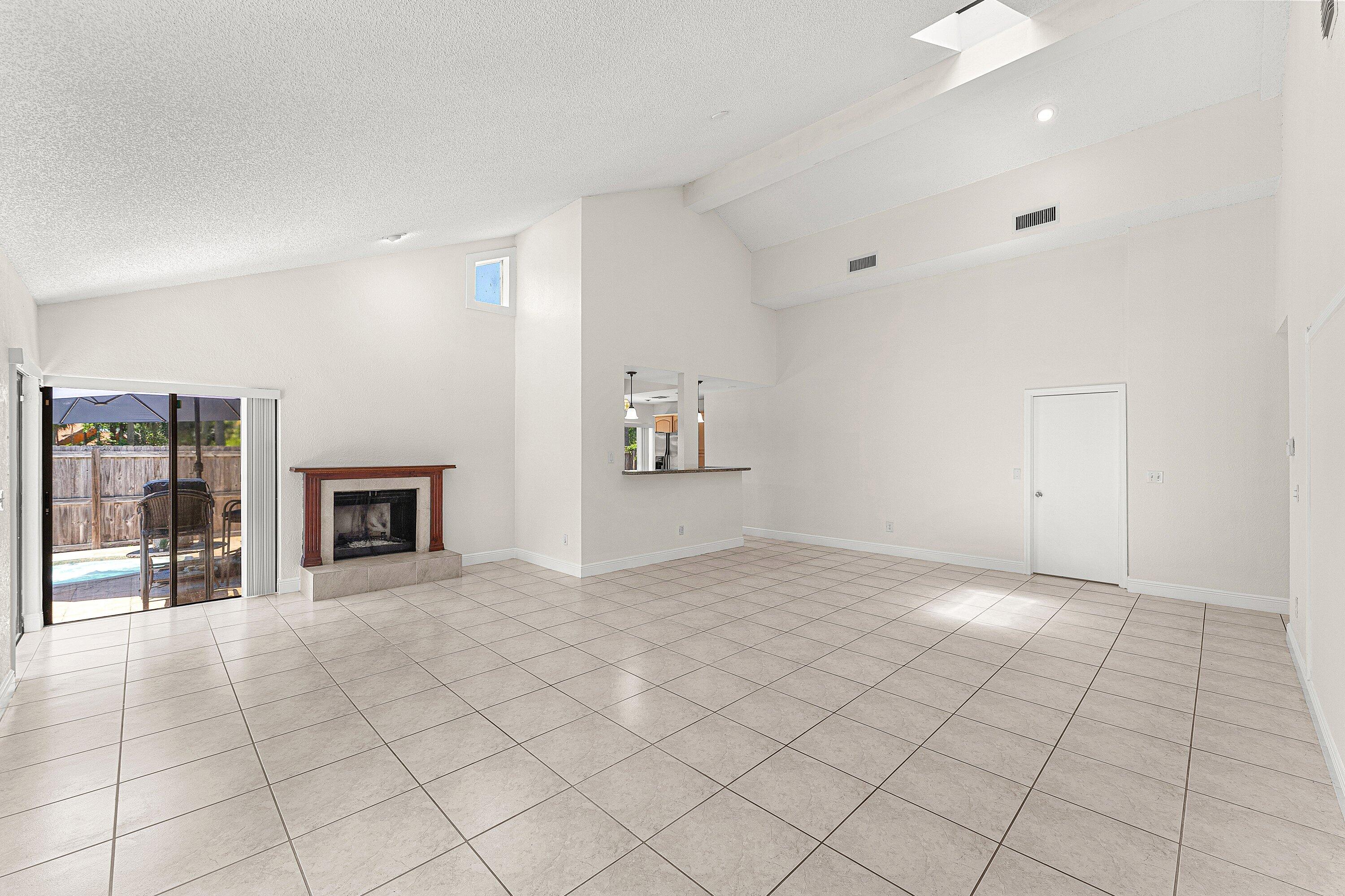 SIERRA DEL MAR - Residential