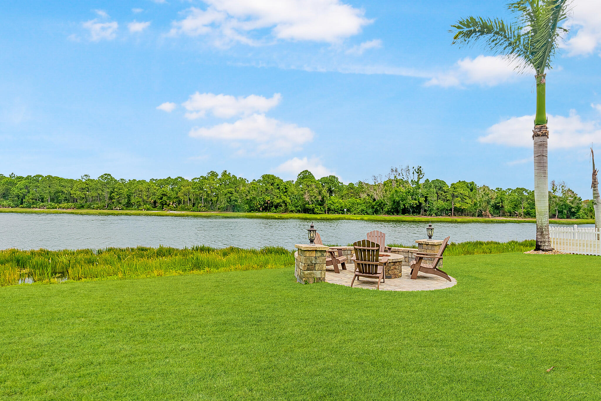 MAGNOLIA LAKES - Residential