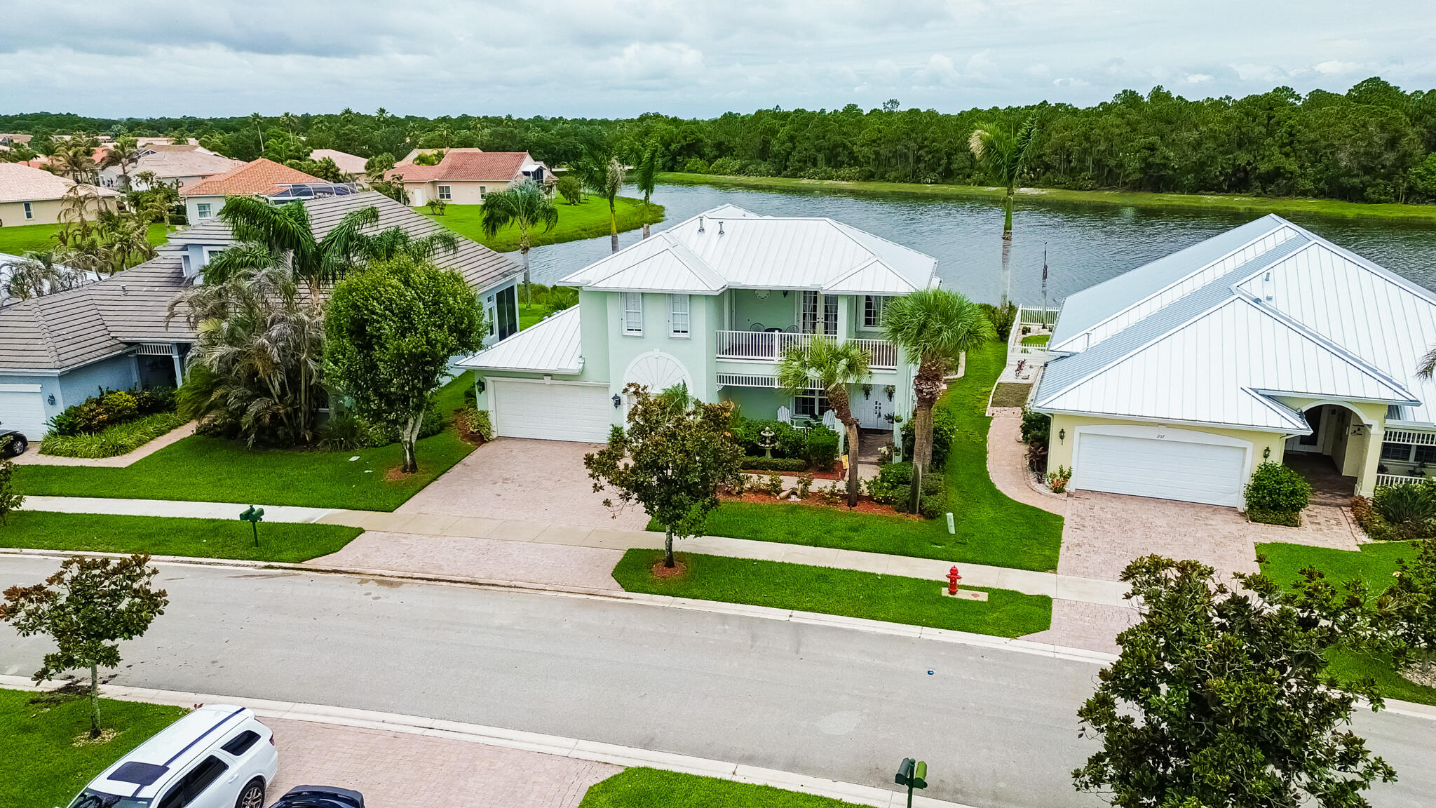 MAGNOLIA LAKES - Residential