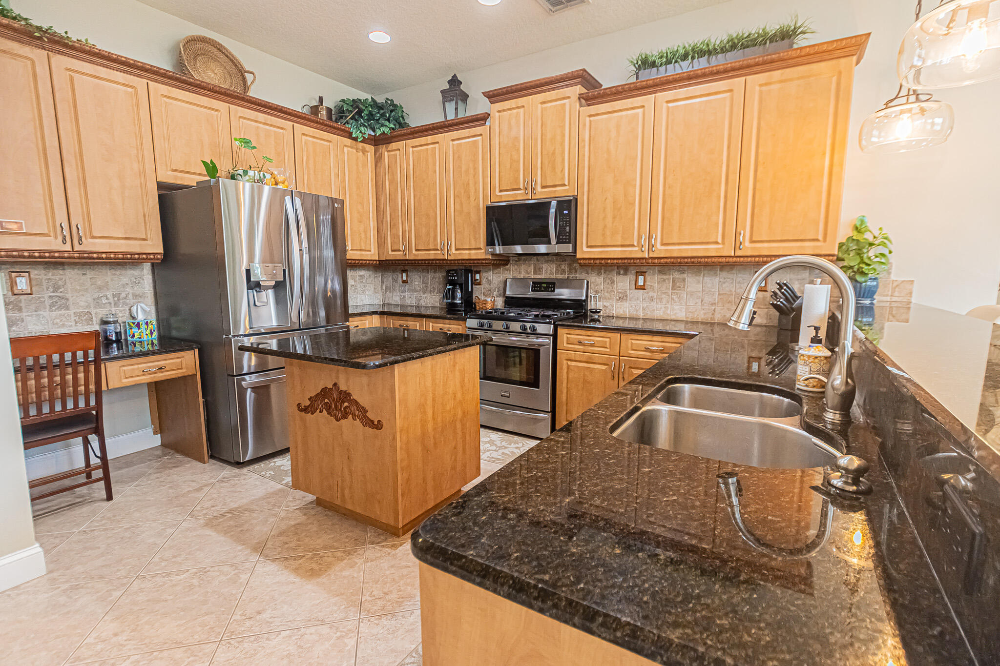 MAGNOLIA LAKES - Residential