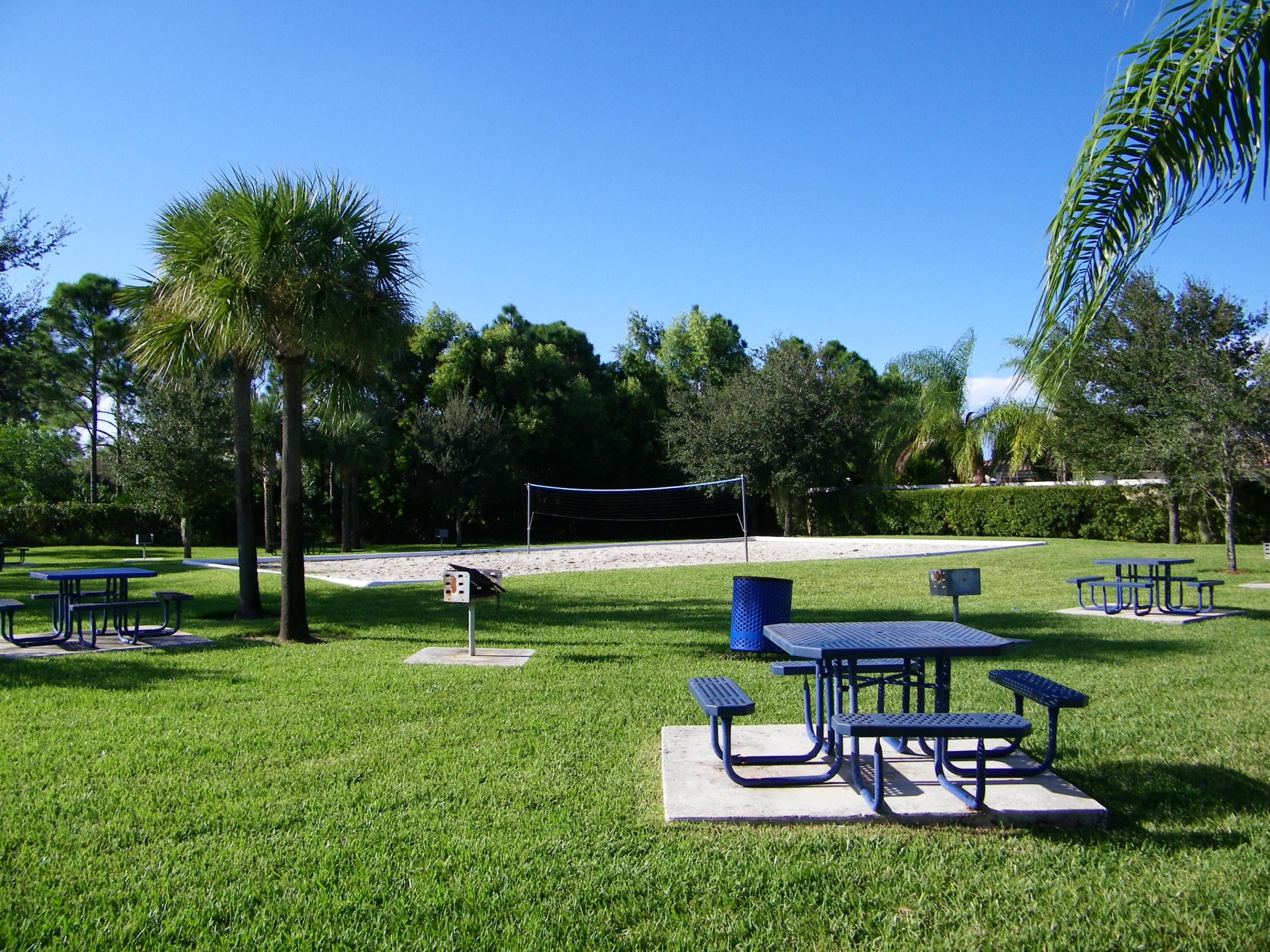 MAGNOLIA LAKES - Residential