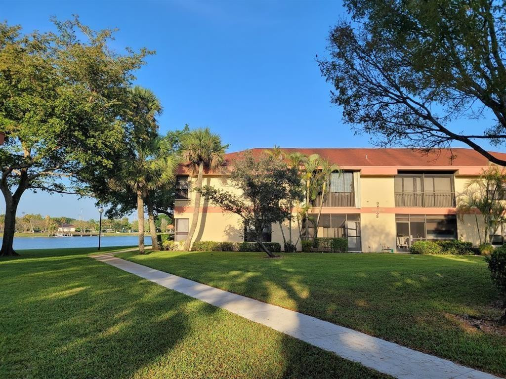 Beautiful 3 bedrooms and 2 bathrooms condo! It has been completely renovated. Featuring a custom kitchen with granite counter tops, white customized cabinets, stainless steel appliances. Laminate wood floors throughout the entire unit and marble flooring and porcelain tiles on bathrooms. Full-size washer and dryer, lots of natural light. Association requires a 700 credit score and a 15% down payment. Seller is crediting $10,000 towards buyer's closing cost with a full price offer.