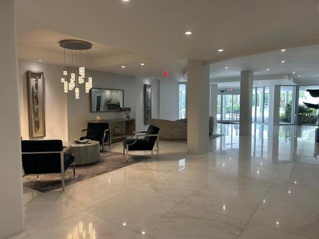 BARCLAY CONDO - Residential