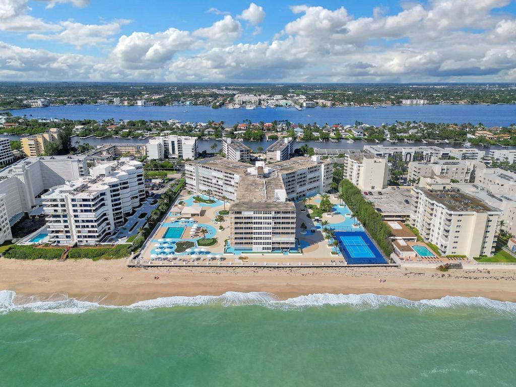 Experience oceanfront living at its finest in this beautifully renovated seasonal unit. Wake up to breathtaking ocean views and enjoy a luxurious lifestyle with access to top-tier amenities, including a state-of-the-art gym, a serene pool area, and a well-maintained tennis court. Whether you're looking to unwind or stay active, this property has it all. Don't miss your chance—this gem won't stay on the market for long at this unbeatable​​‌​​​​‌​‌​​​‌‌​​​‌‌‌​​‌​​‌‌​​​​ price!