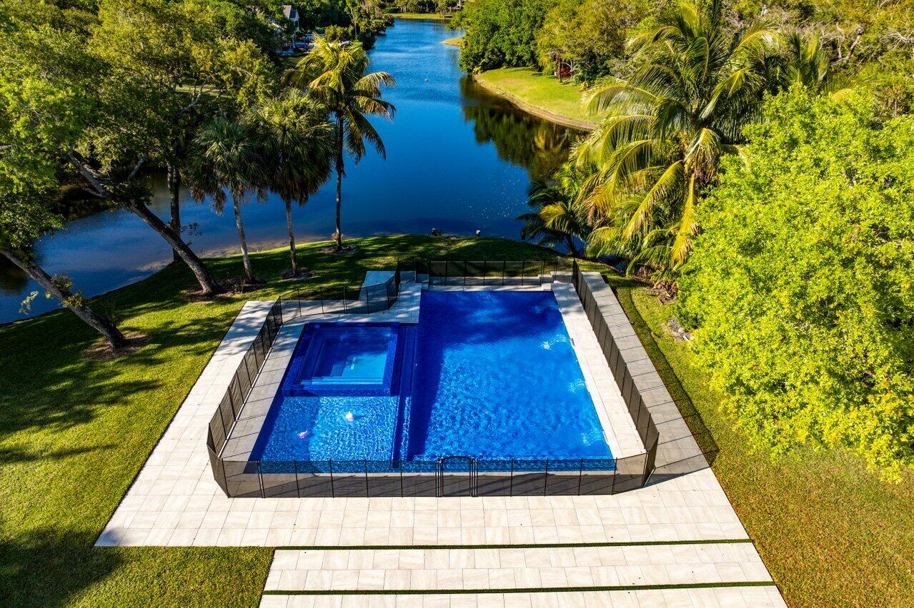 FOXE CHASE - Residential