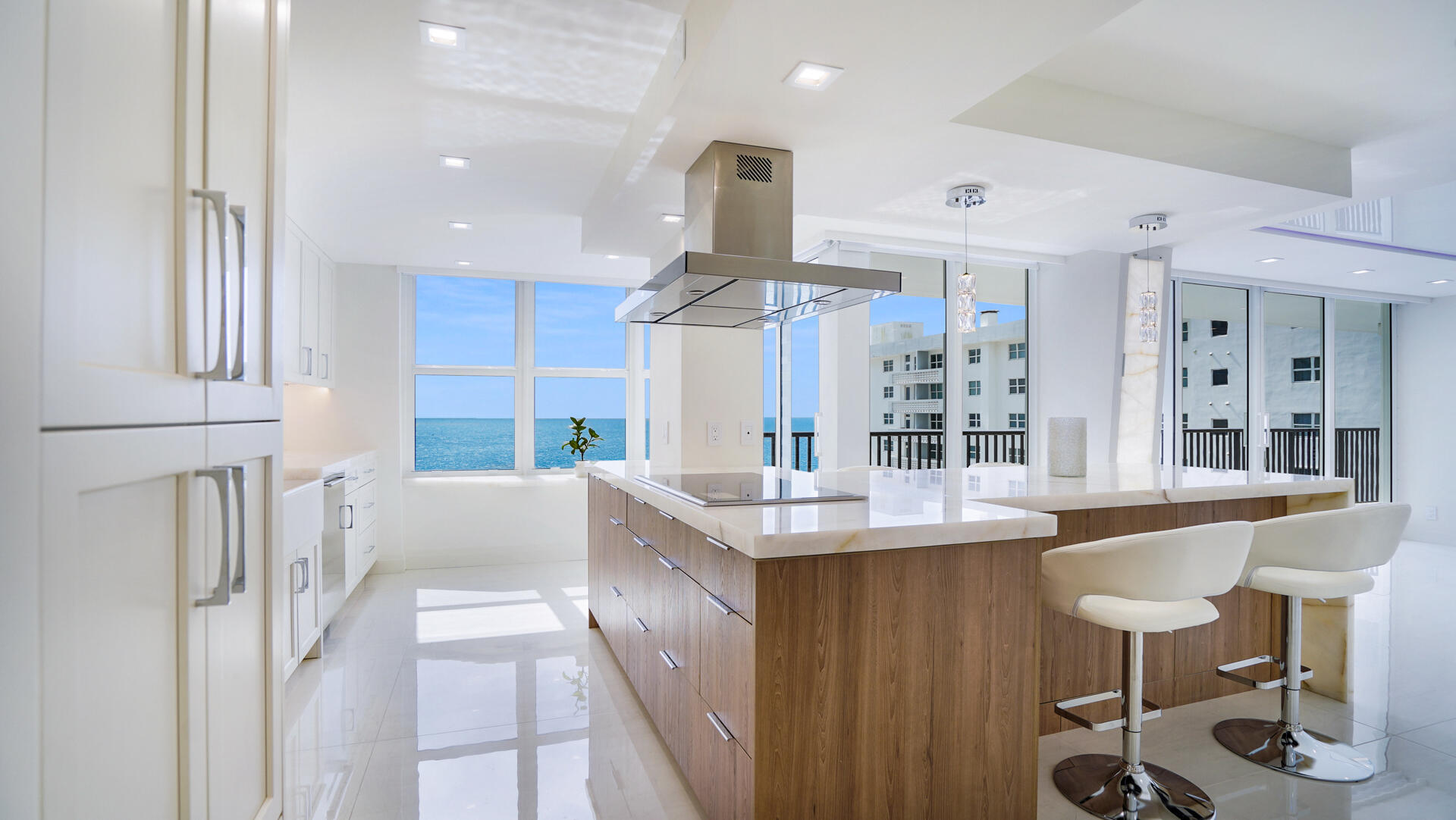 PLAZA SOUTH - Residential