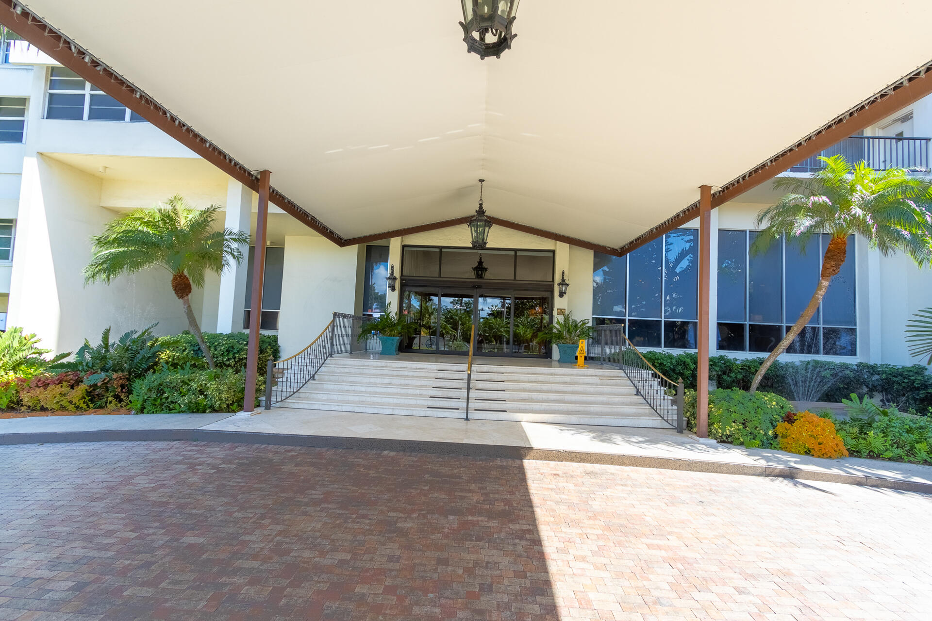 PLAZA SOUTH - Residential