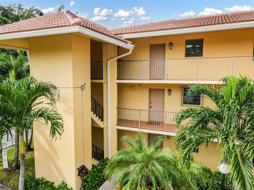 WATERS EDGE CONDOS - Residential