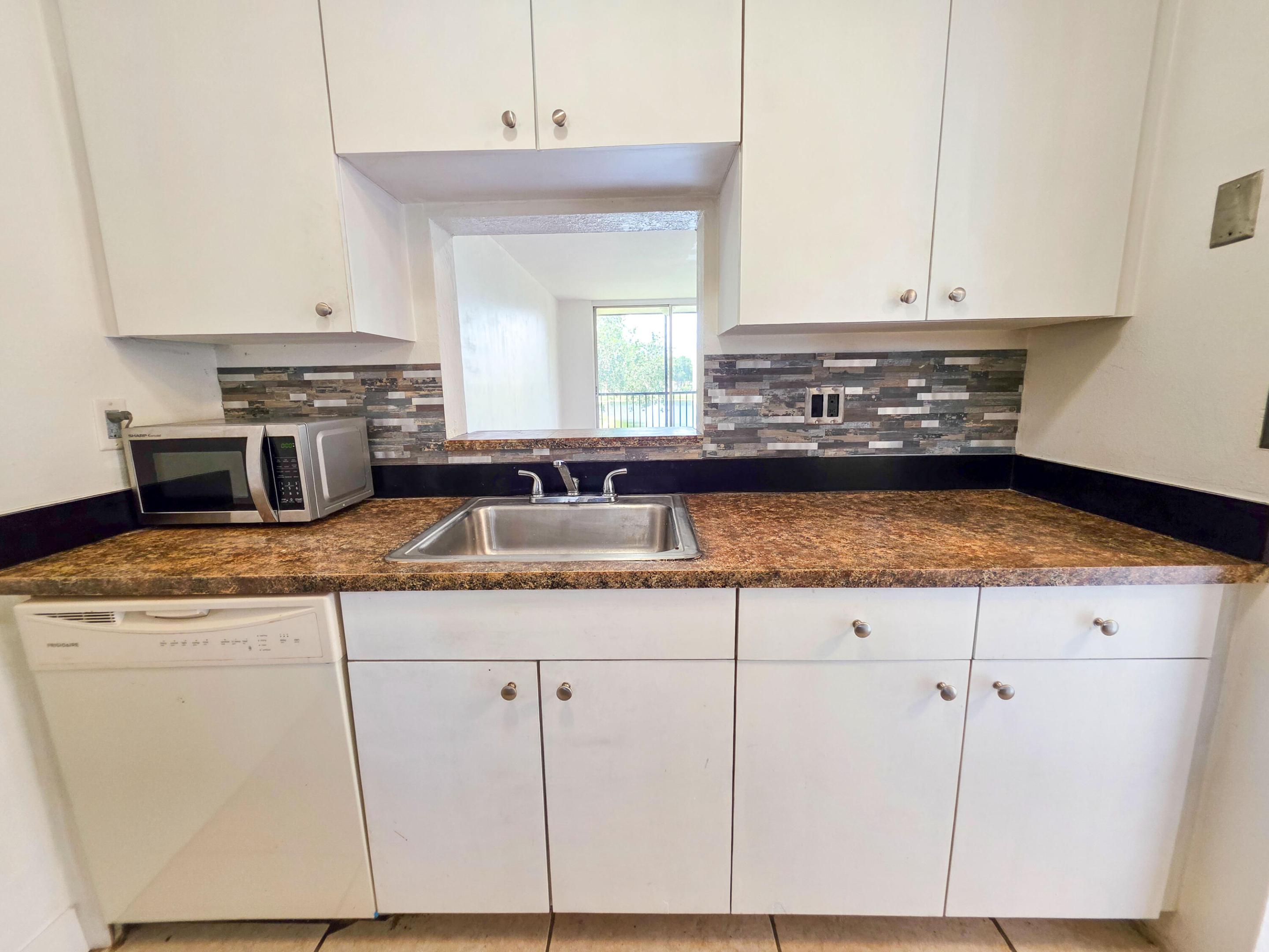 CASCADES OF LAUDERHILL - Residential