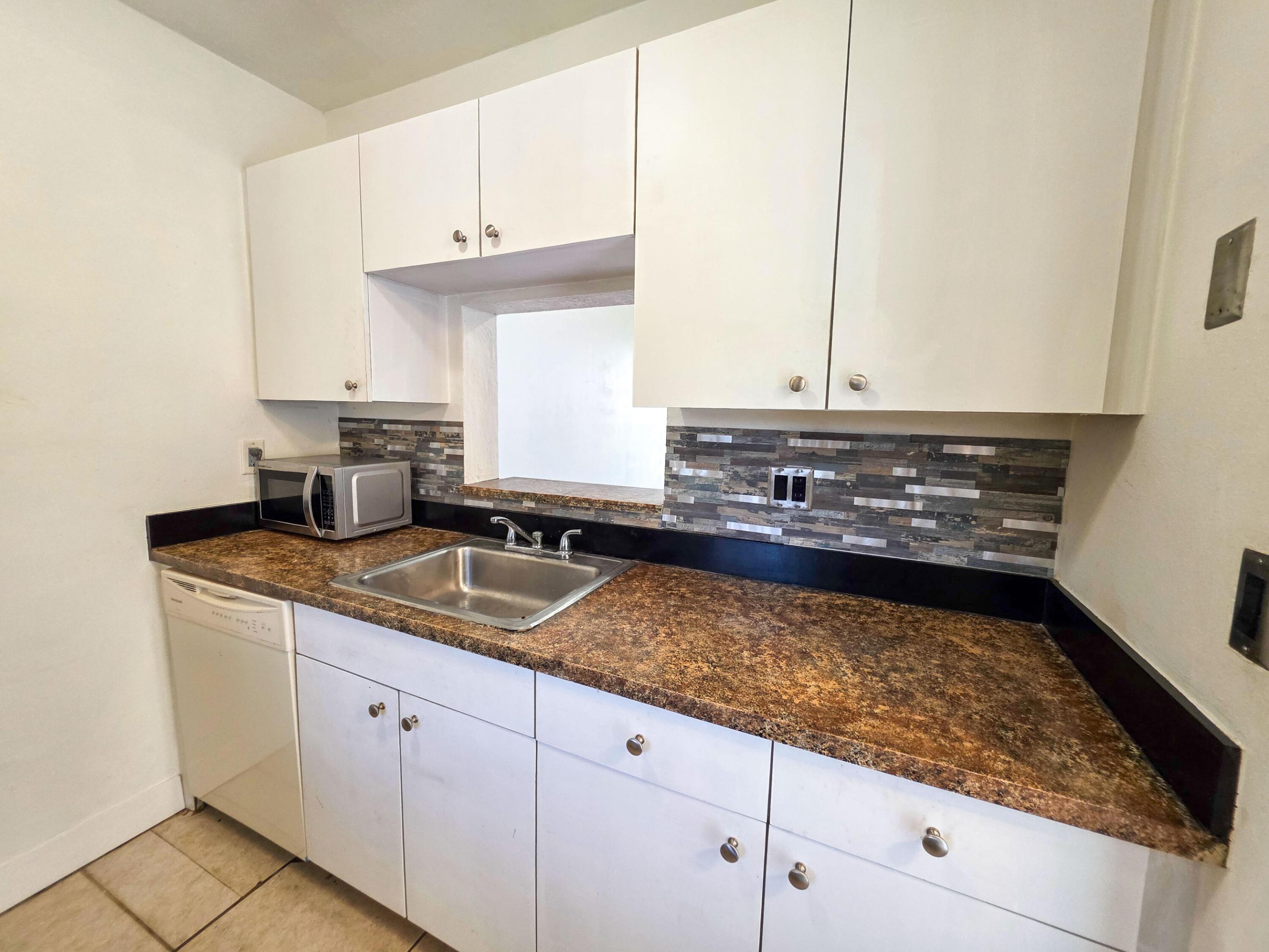 CASCADES OF LAUDERHILL - Residential