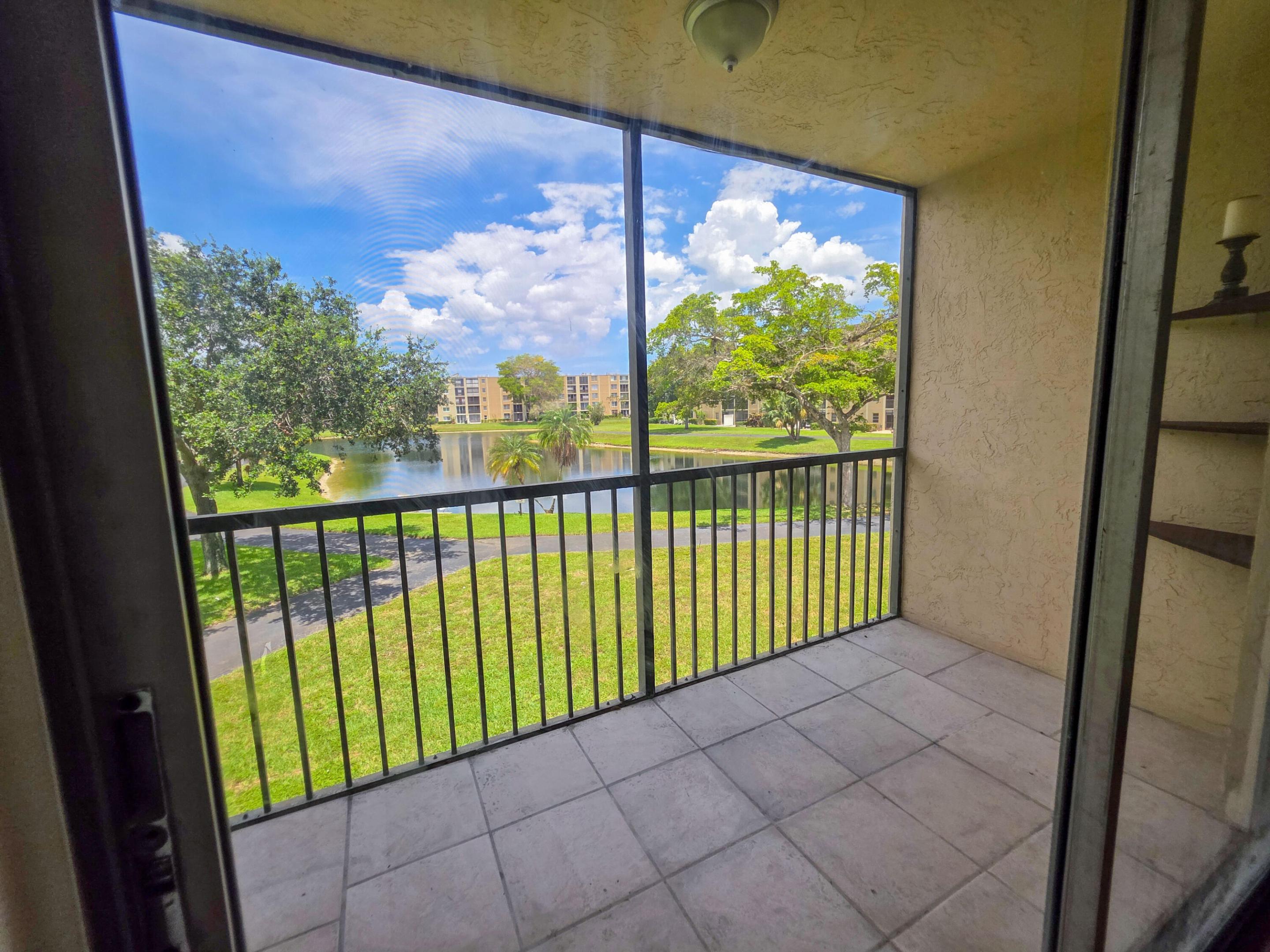 CASCADES OF LAUDERHILL - Residential