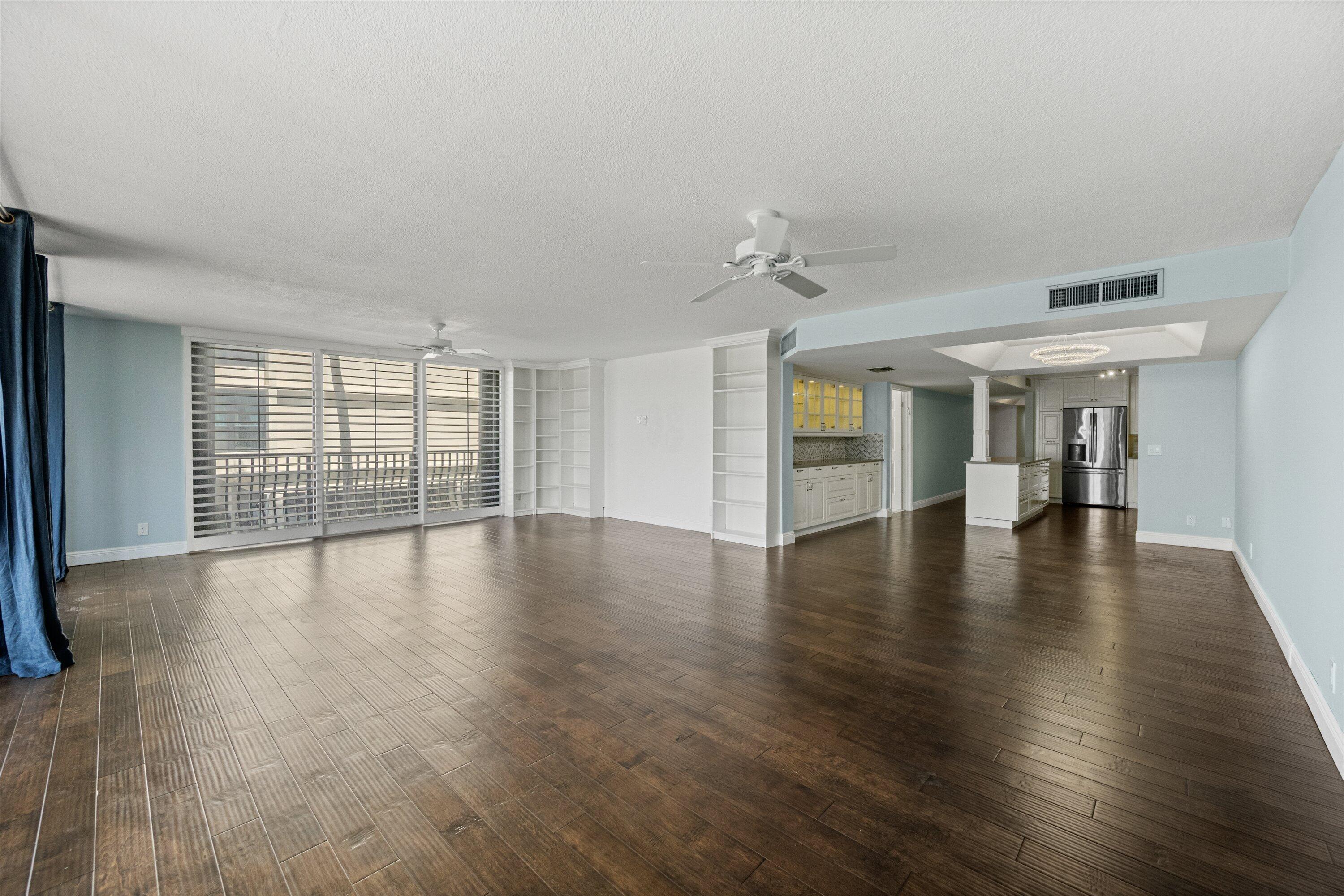 LA PENSEE COND DECL FILED 4-25-85 IN - Residential
