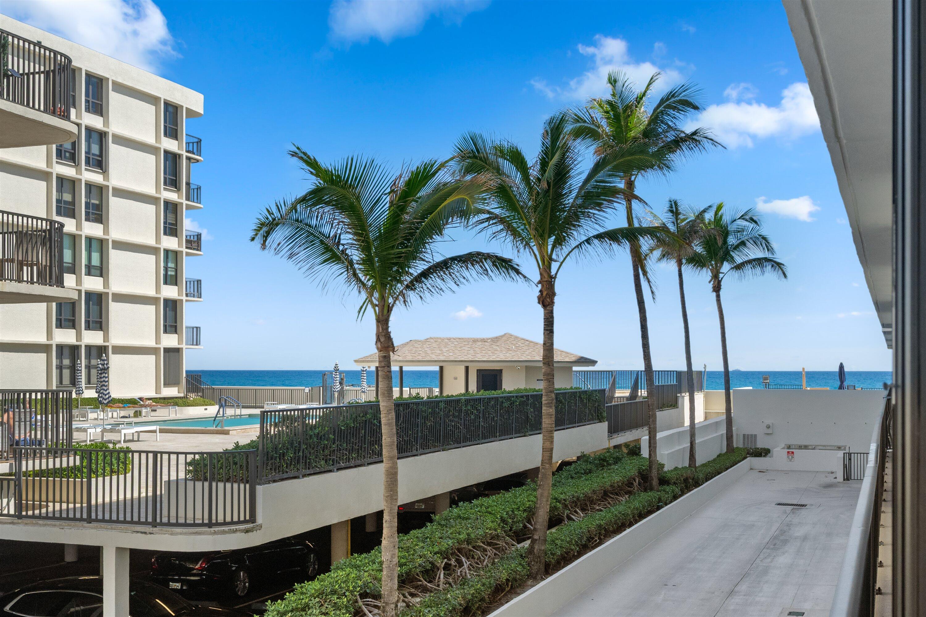 LA PENSEE COND DECL FILED 4-25-85 IN - Residential