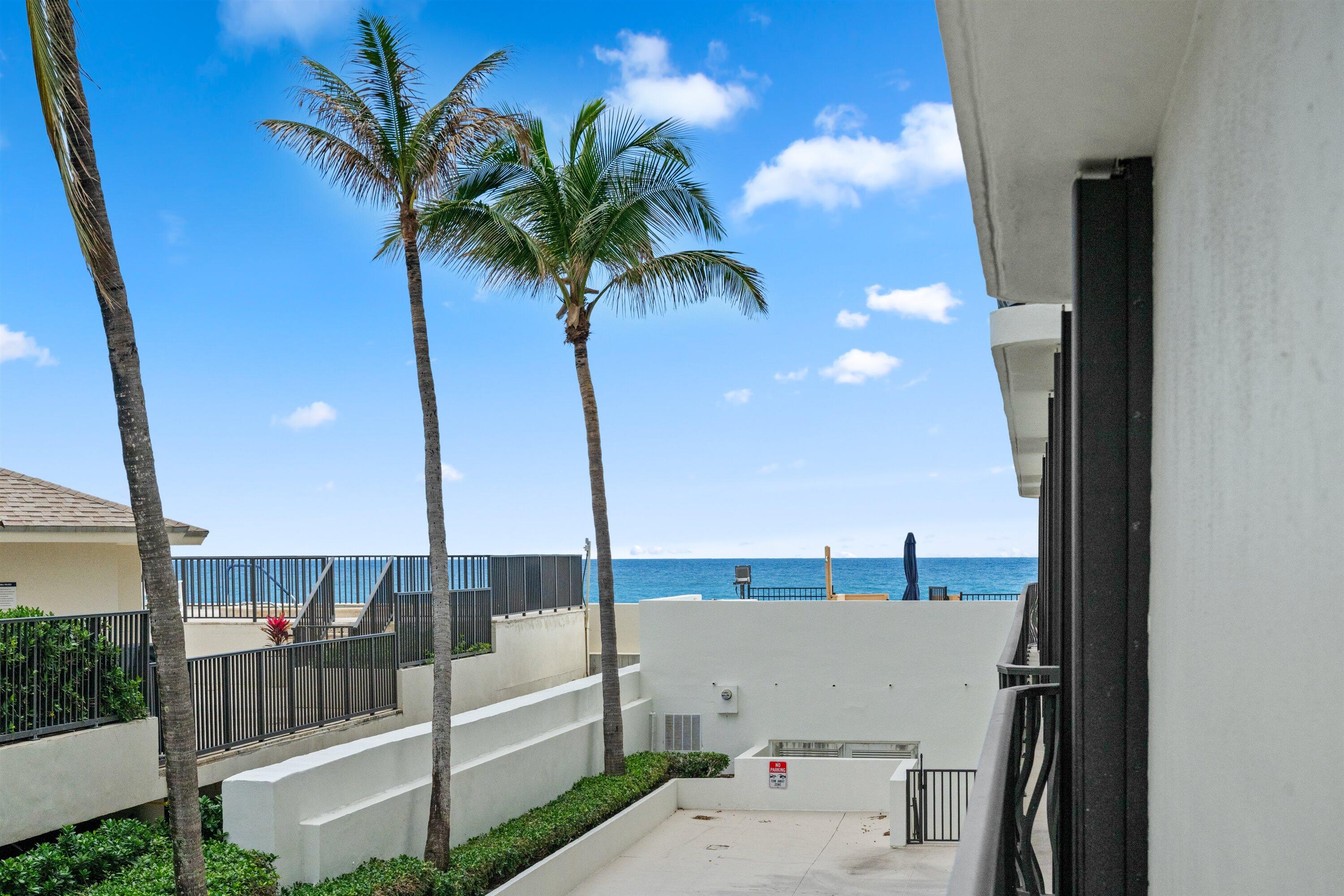 LA PENSEE COND DECL FILED 4-25-85 IN - Residential