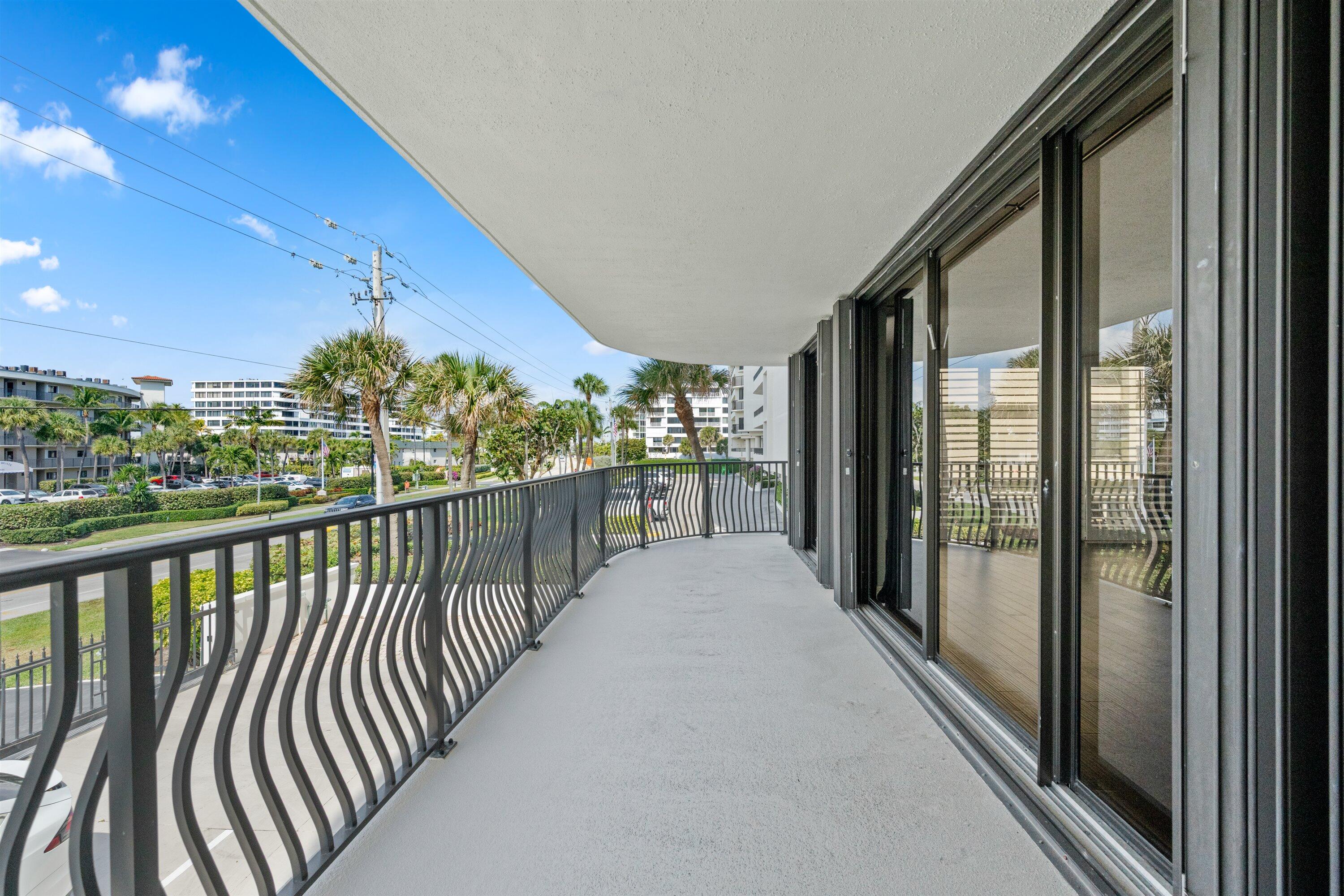 LA PENSEE COND DECL FILED 4-25-85 IN - Residential