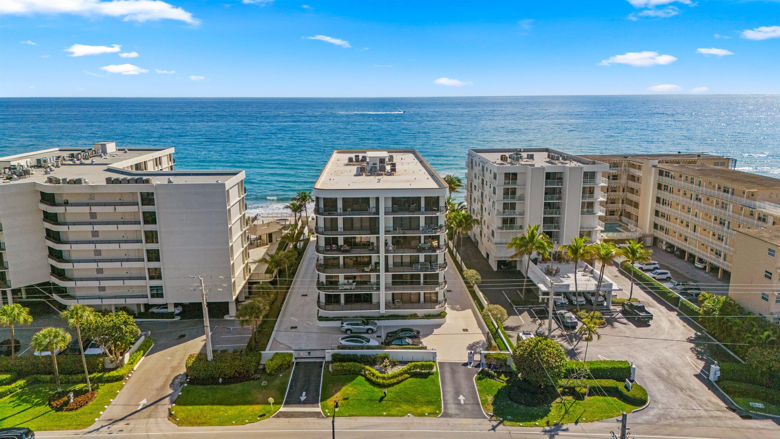LA PENSEE COND DECL FILED 4-25-85 IN - Residential