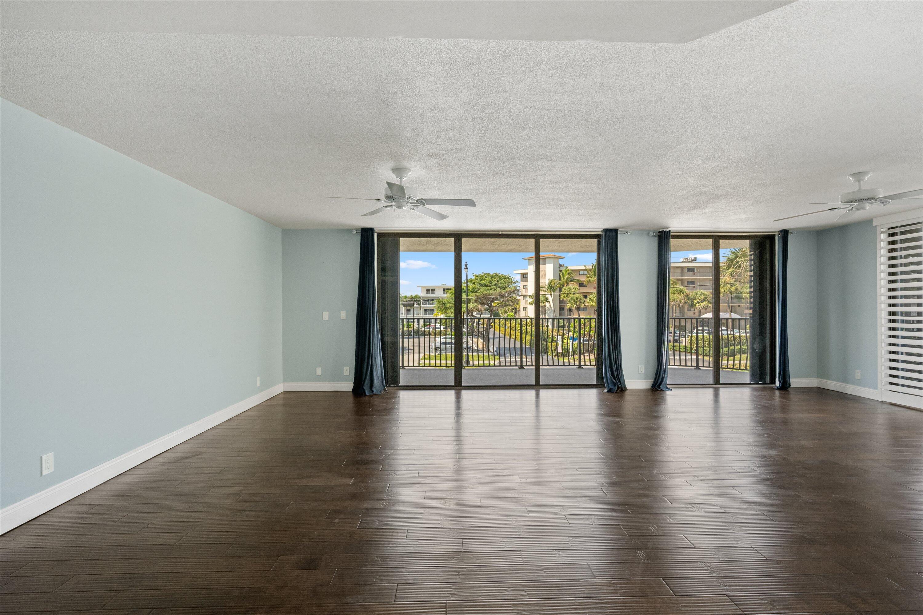 LA PENSEE COND DECL FILED 4-25-85 IN - Residential