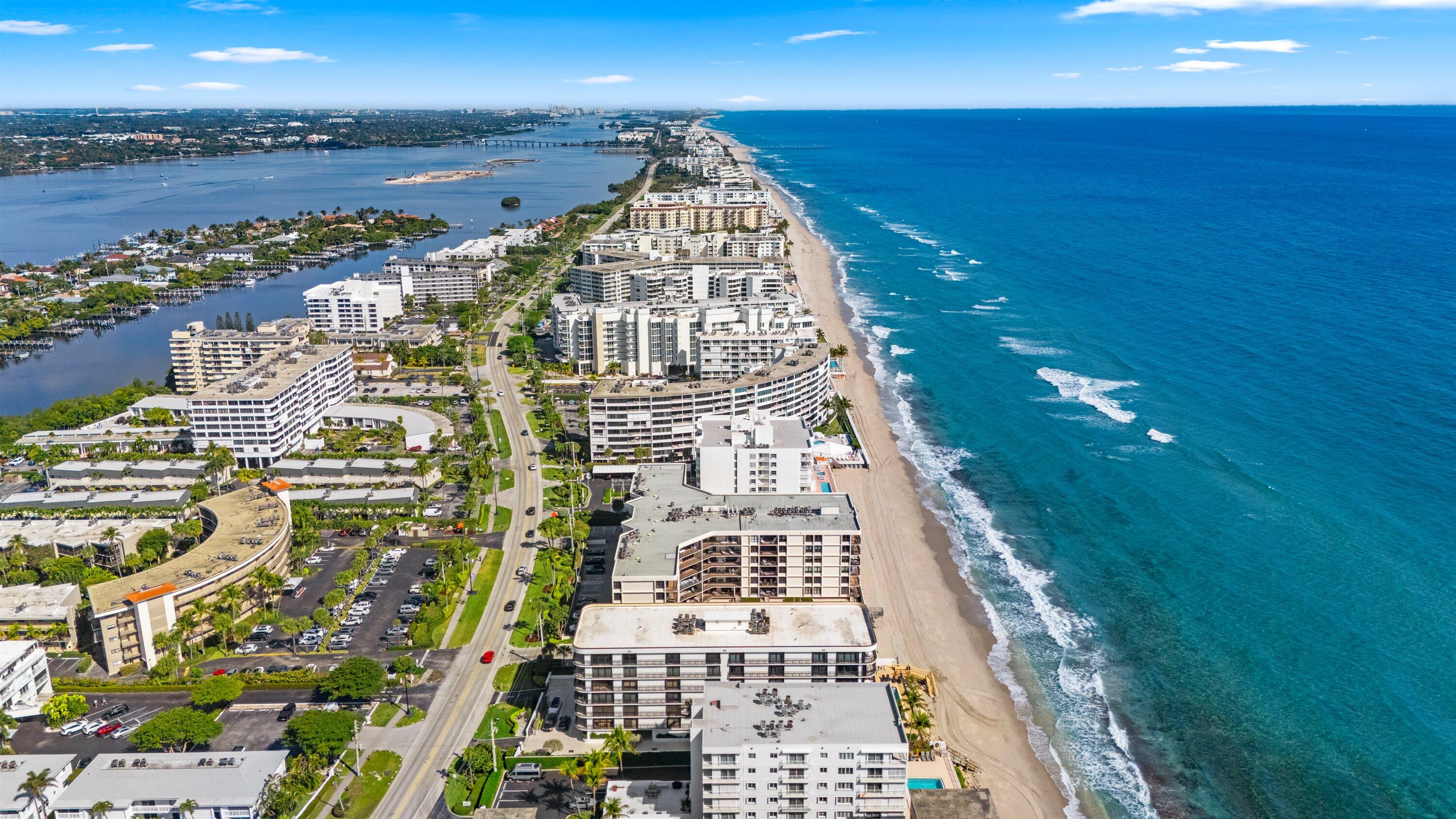 LA PENSEE COND DECL FILED 4-25-85 IN - Residential